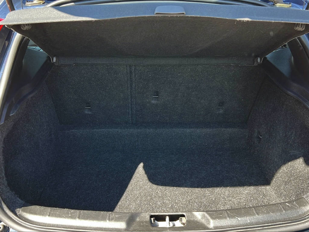 VOLVO V40 2.0 D3 Momentum S/S-image-13