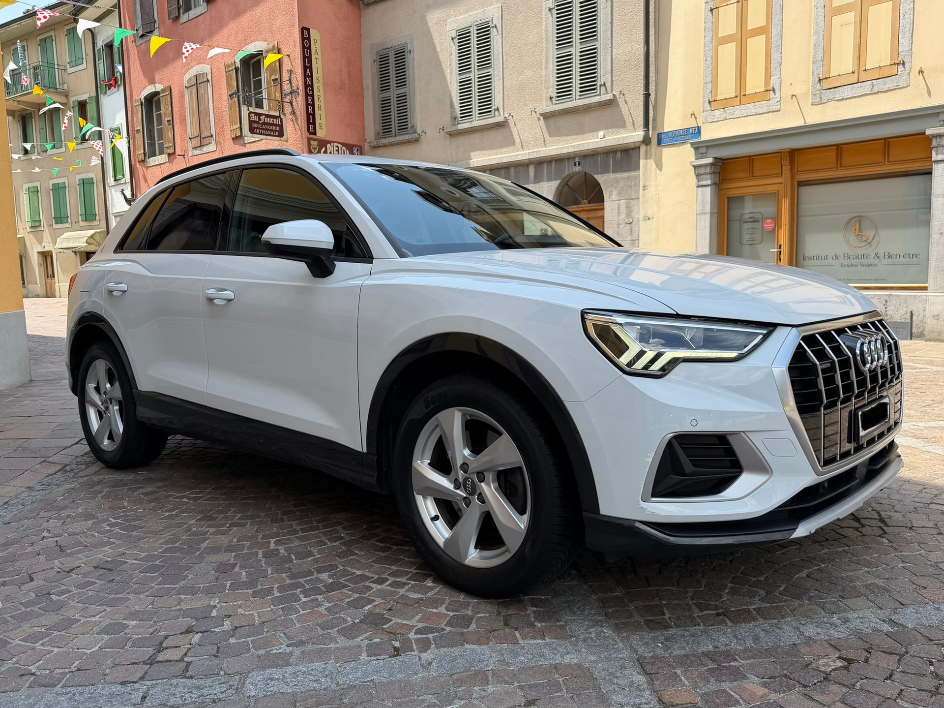 AUDI Q3 40 TFSI quattro S-tronic-image-0