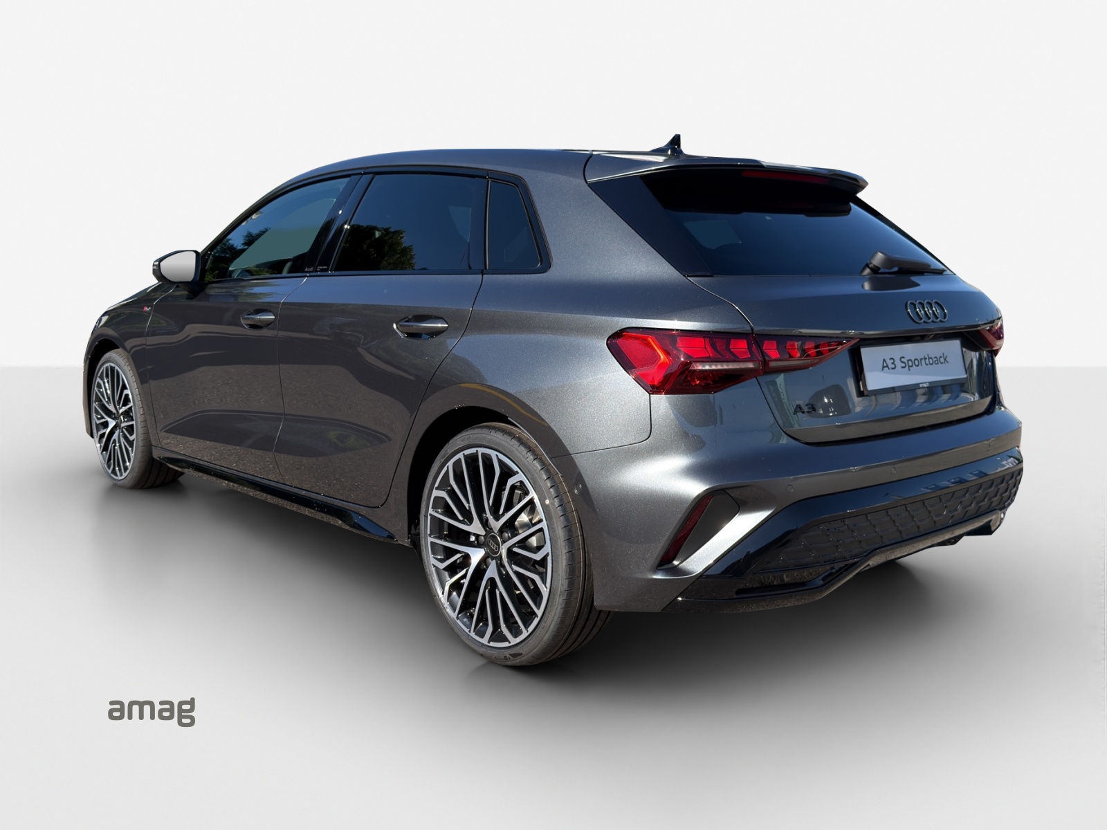 AUDI A3 Sportback TFSI 110 kW S line Attraction S tronic-image-2