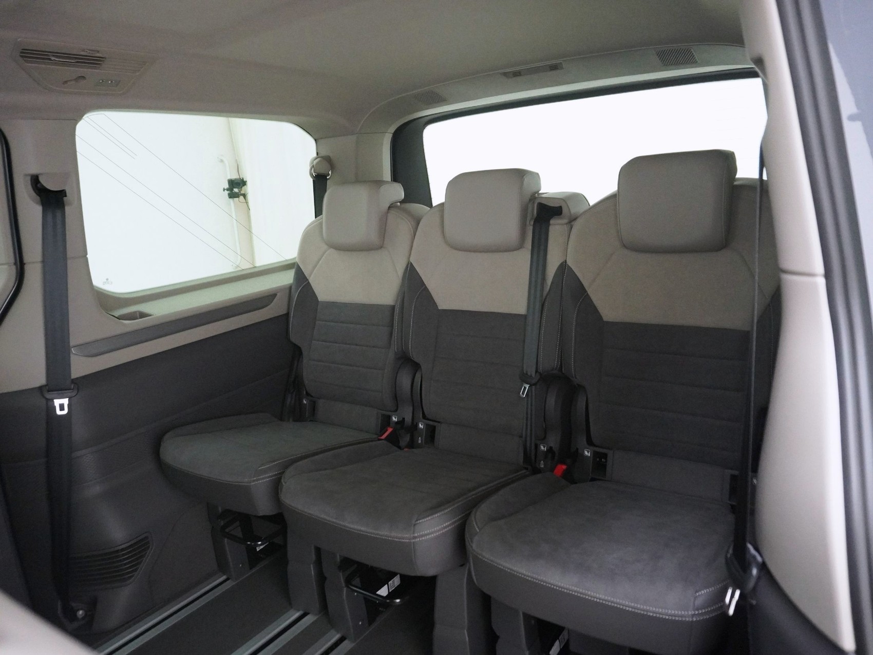 VW Multivan lang 1.5 TSI eHybrid Life Edition 4Motion DSG-image-15