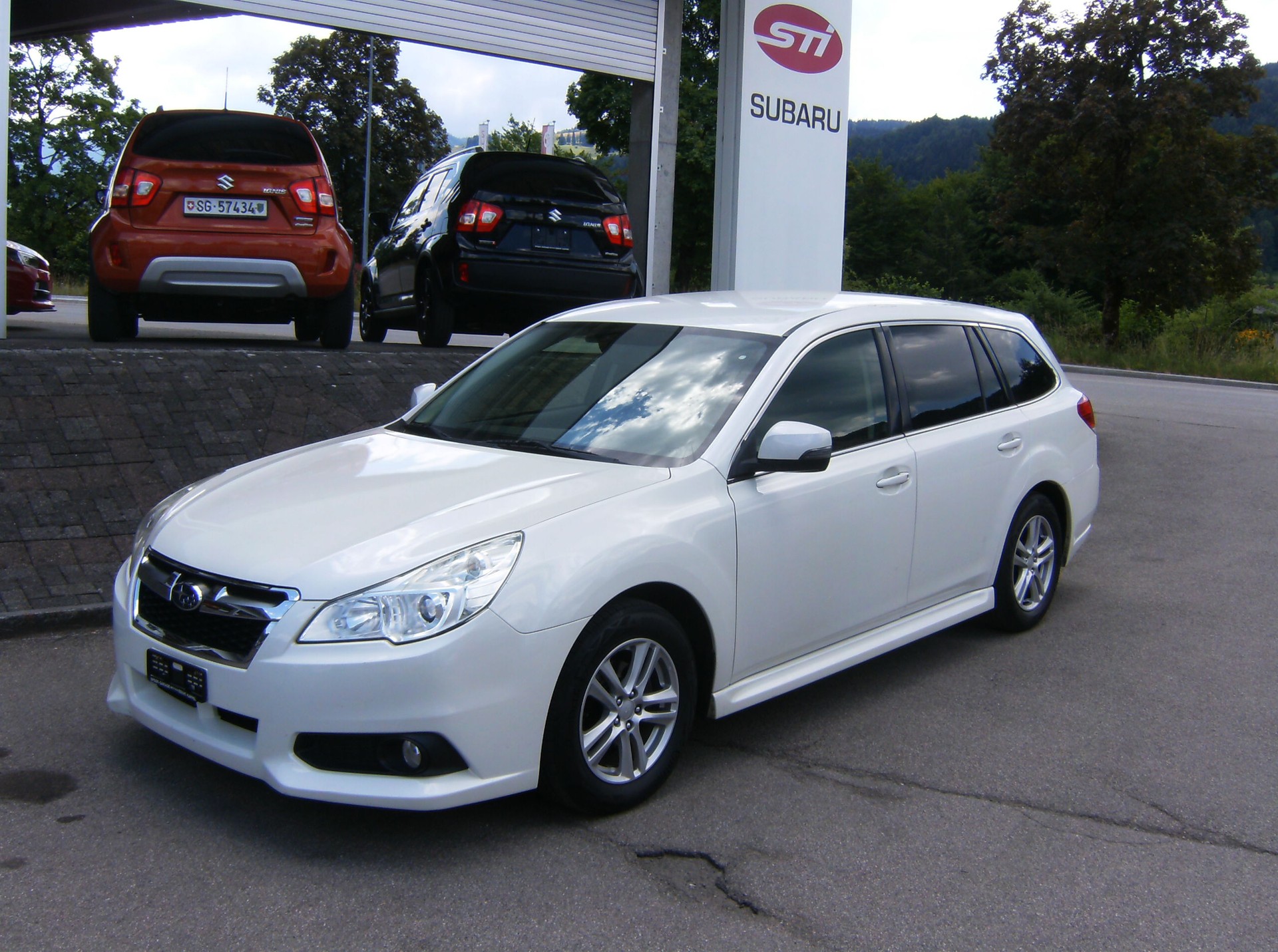 SUBARU Legacy 2.0i Swiss AWD Lineartronic-image-0