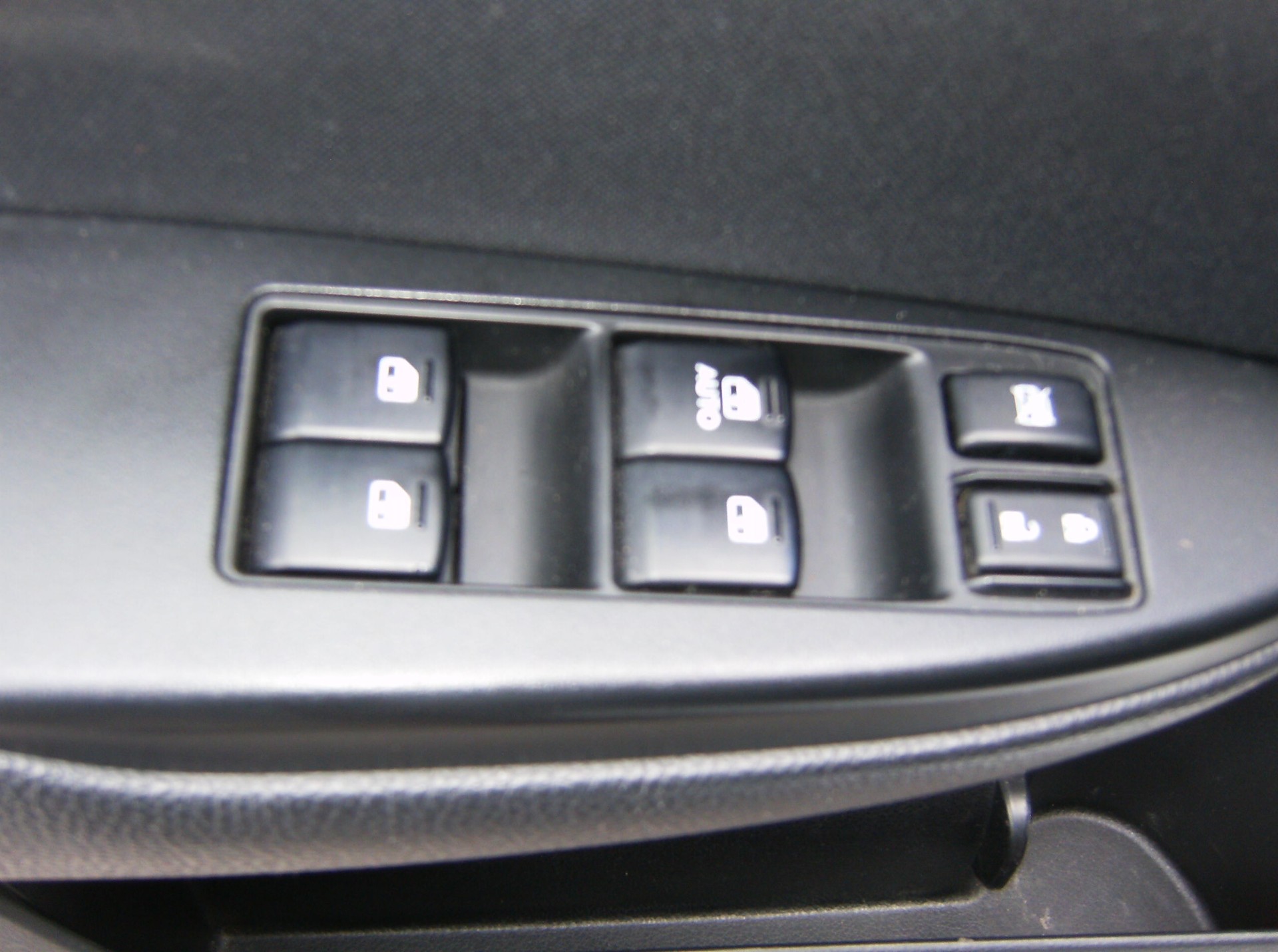 SUBARU Legacy 2.0i Swiss AWD Lineartronic-image-11