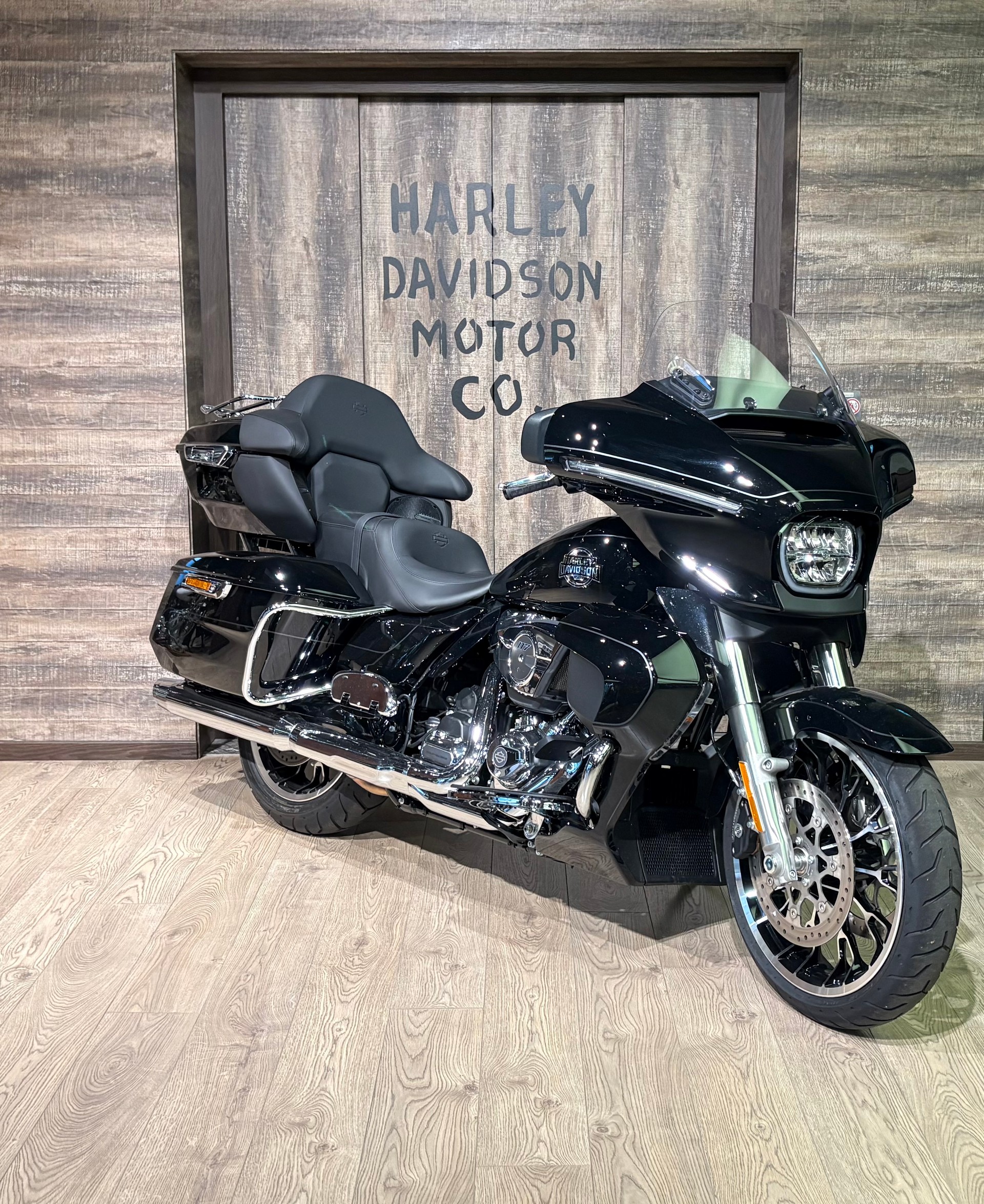 HARLEY-DAVIDSON FLHXU Street Glide Ultra 117-showroom-element-1