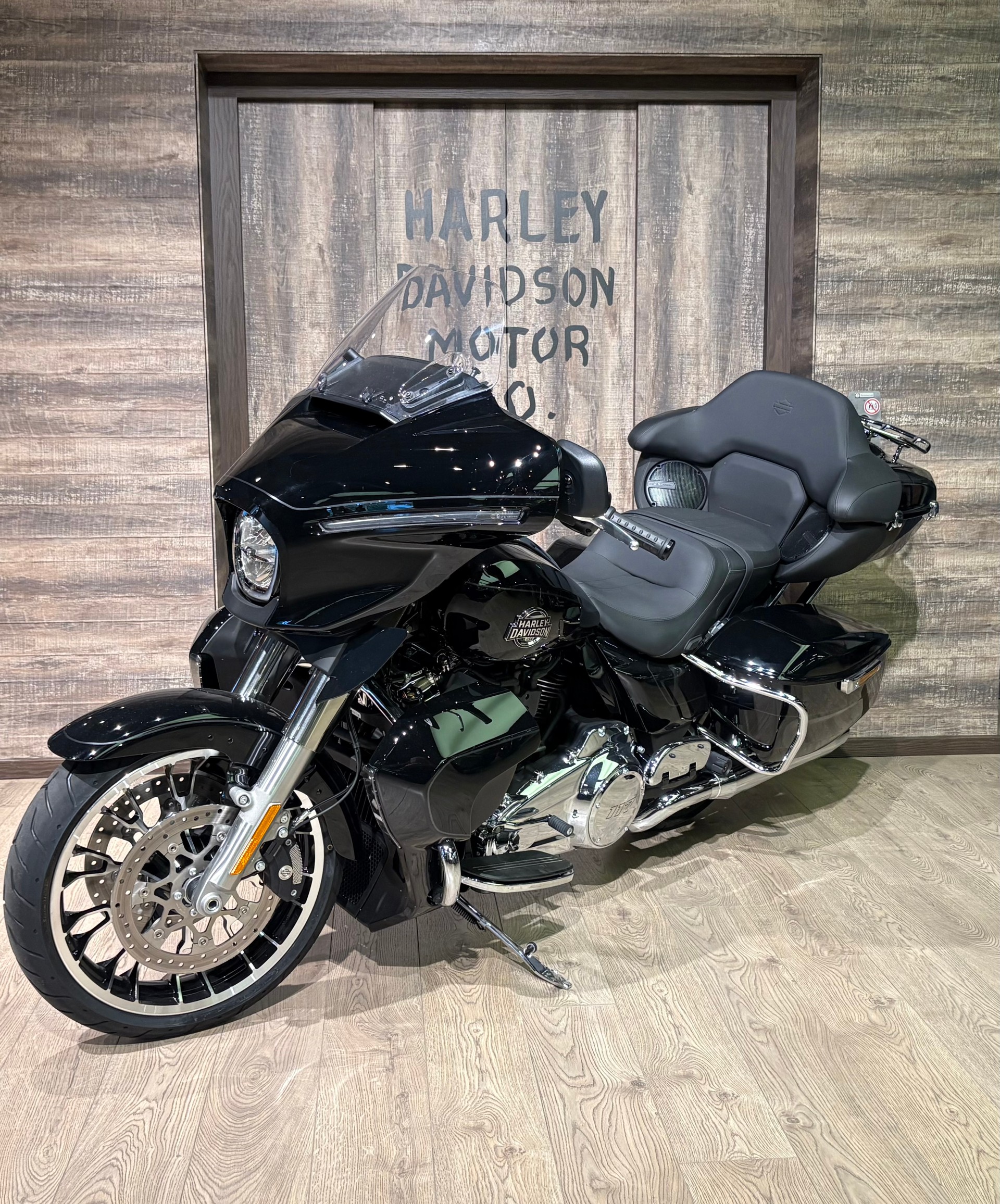 HARLEY-DAVIDSON FLHXU Street Glide Ultra 117-showroom-element-2