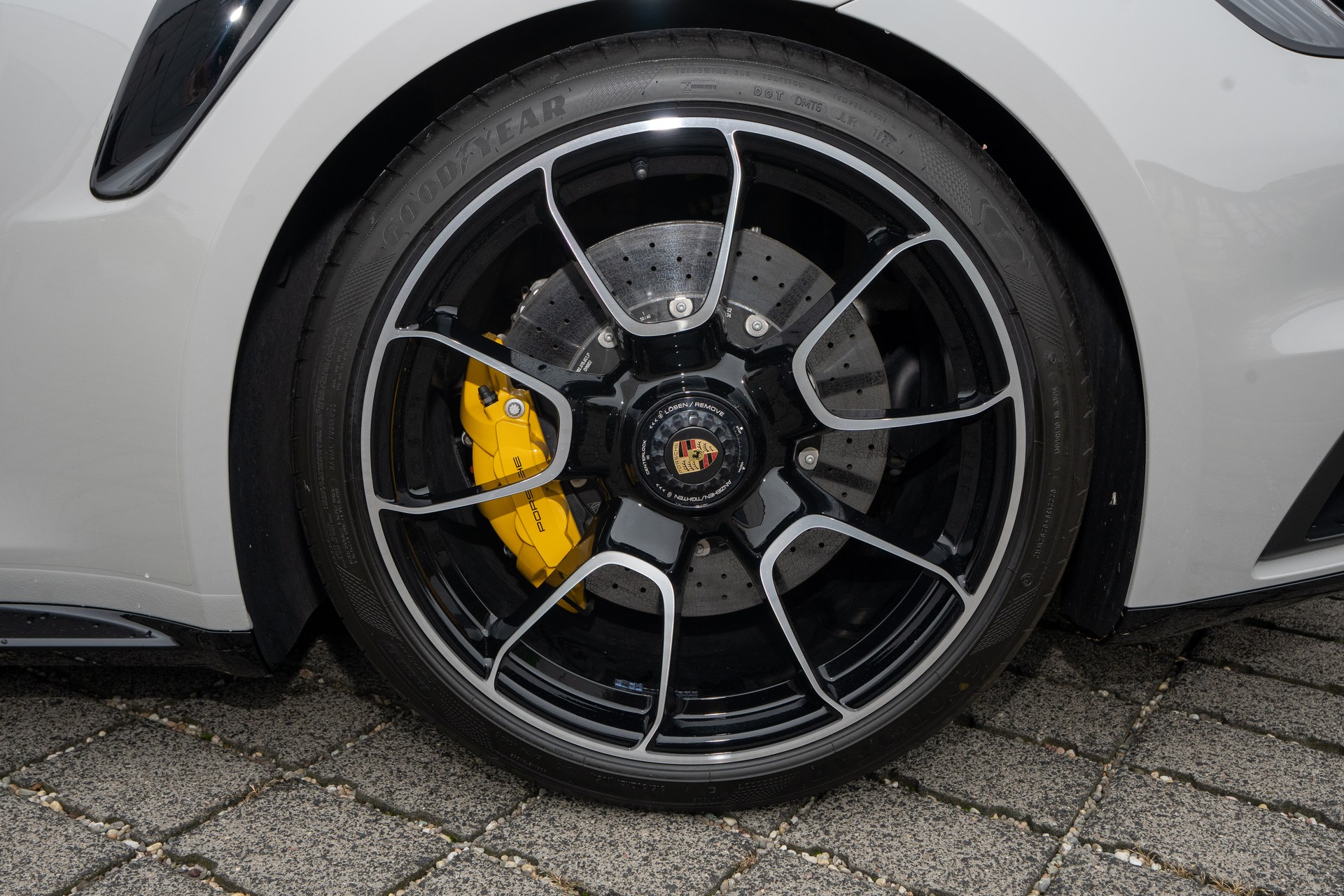 PORSCHE Turbo S Cabriolet PDK Kreide Sport Design PASM Sportfahrwerk-image-12