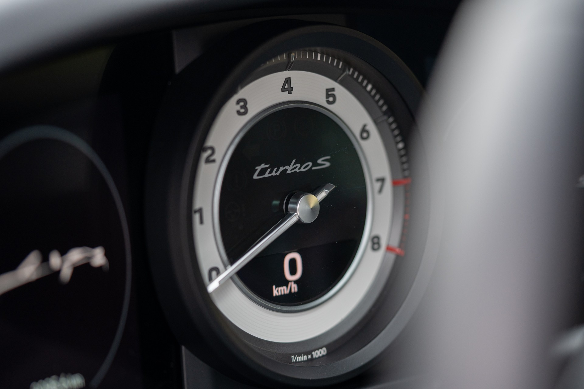 PORSCHE Turbo S Cabriolet PDK Kreide Sport Design PASM Sportfahrwerk-image-6