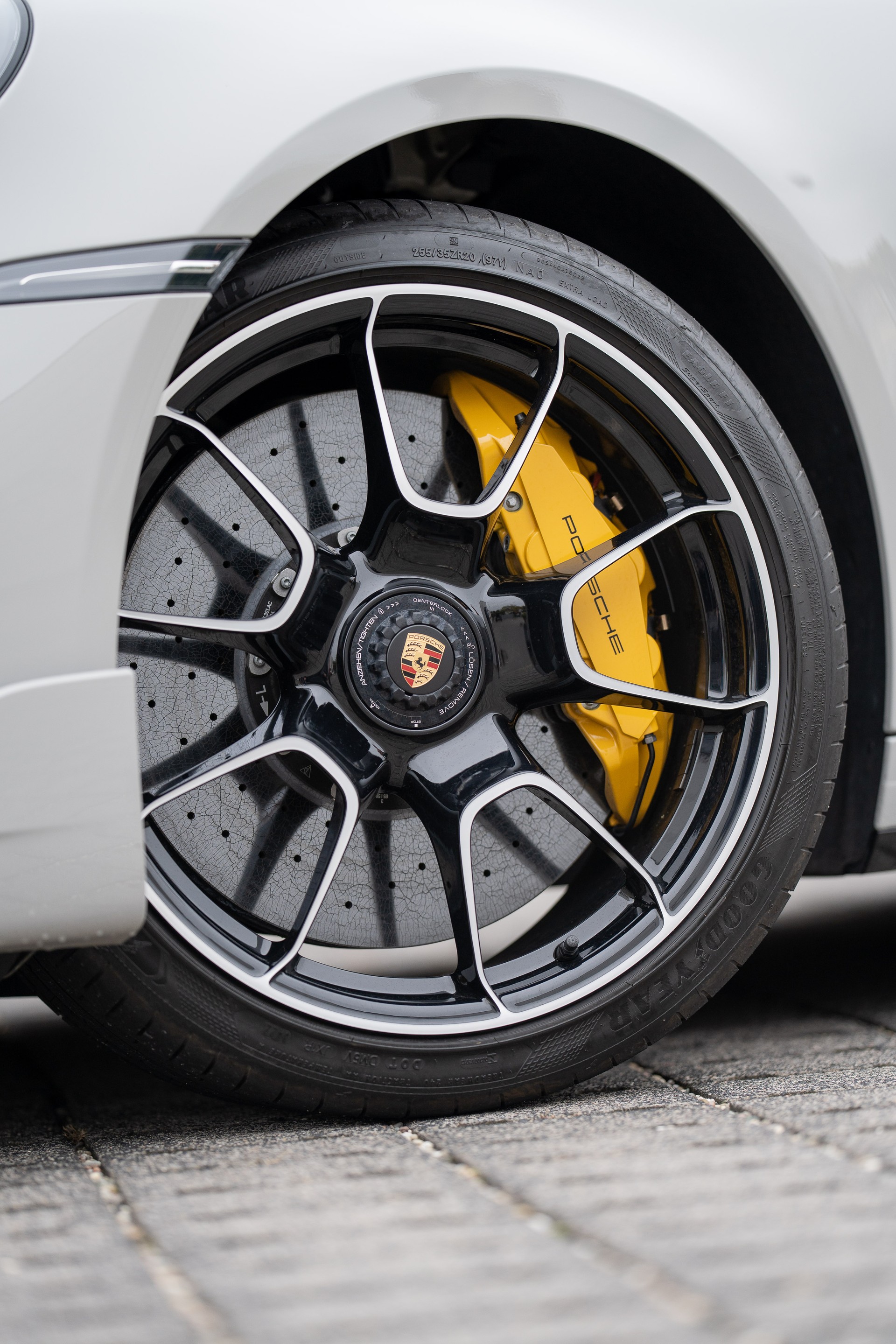 PORSCHE Turbo S Cabriolet PDK Kreide Sport Design PASM Sportfahrwerk-image-2