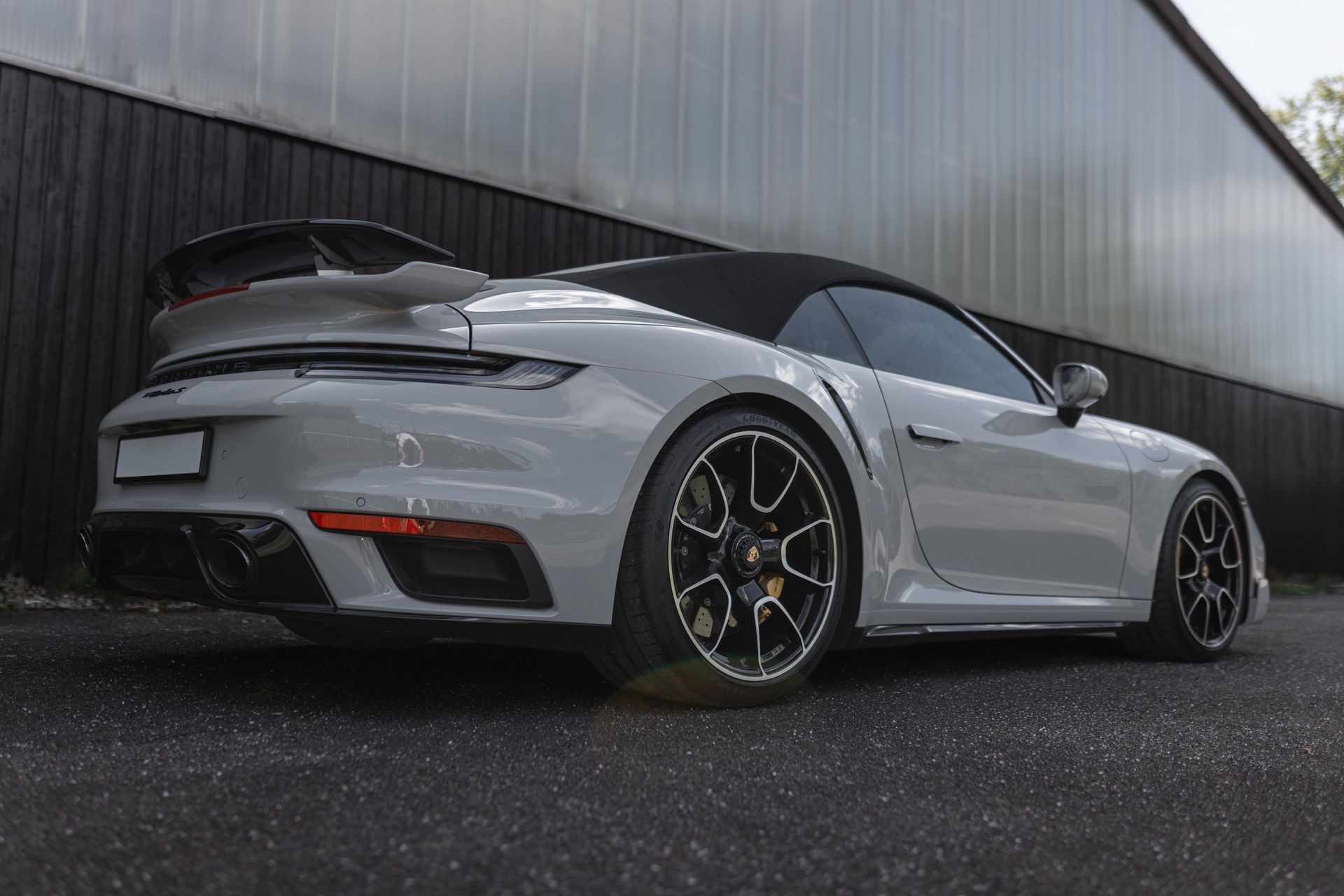 PORSCHE Turbo S Cabriolet PDK Kreide Sport Design PASM Sportfahrwerk-image-3