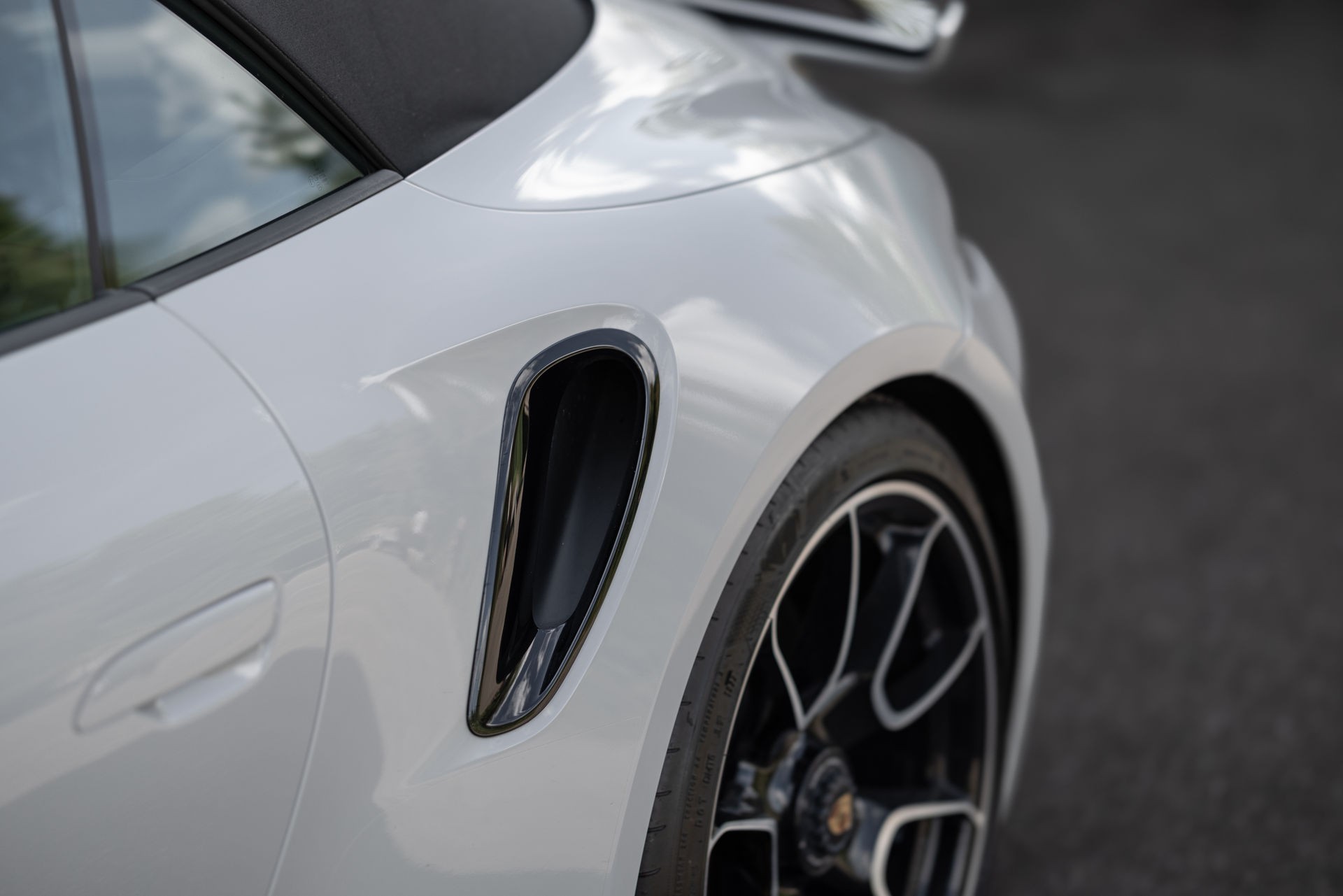 PORSCHE Turbo S Cabriolet PDK Kreide Sport Design PASM Sportfahrwerk-image-11