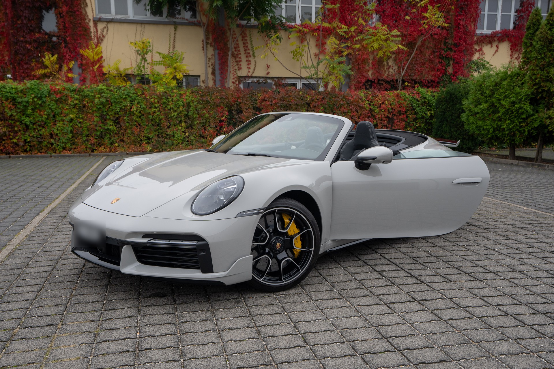 PORSCHE Turbo S Cabriolet PDK Kreide Sport Design PASM Sportfahrwerk-image-5