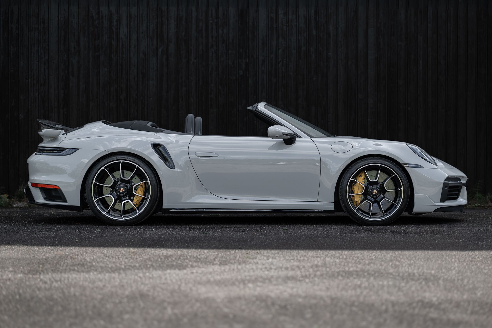 PORSCHE Turbo S Cabriolet PDK Kreide Sport Design PASM Sportfahrwerk-image-6