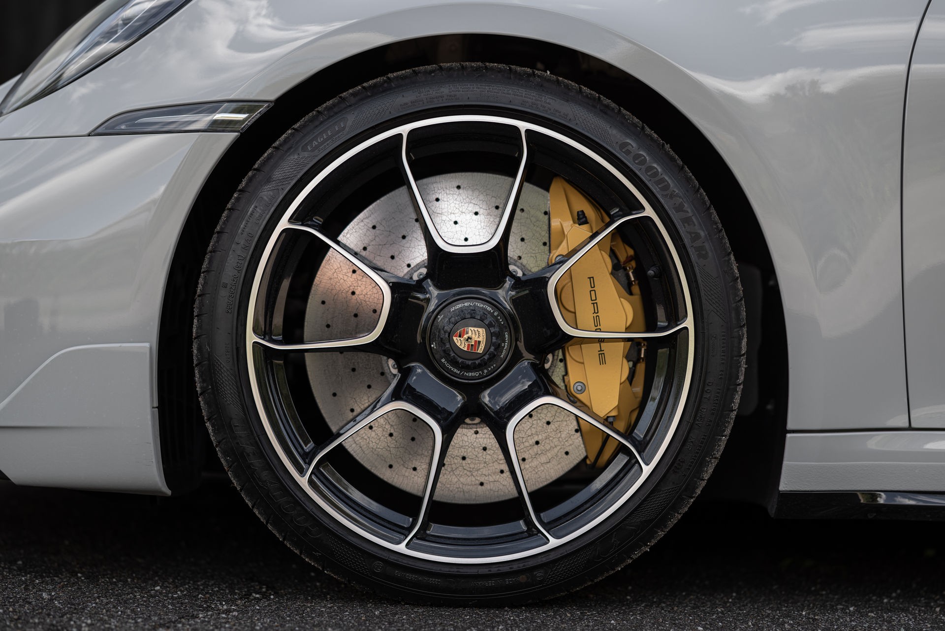 PORSCHE Turbo S Cabriolet PDK Kreide Sport Design PASM Sportfahrwerk-image-10