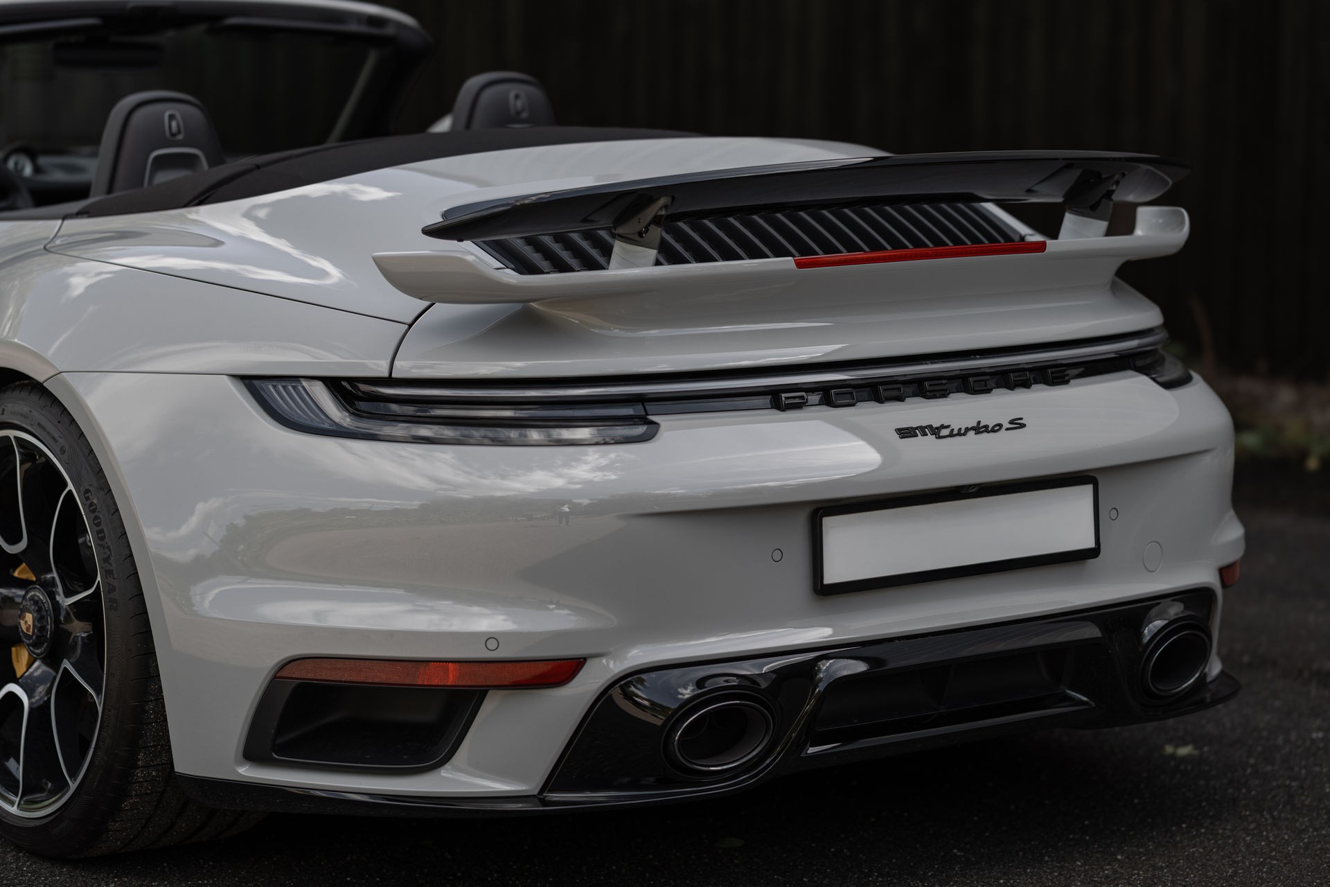 PORSCHE Turbo S Cabriolet PDK Kreide Sport Design PASM Sportfahrwerk-image-9