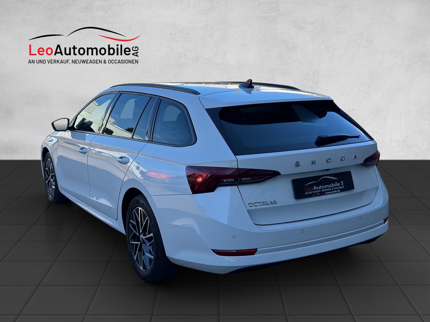 SKODA Octavia Combi 2.0 TDI DSG Style-image-4