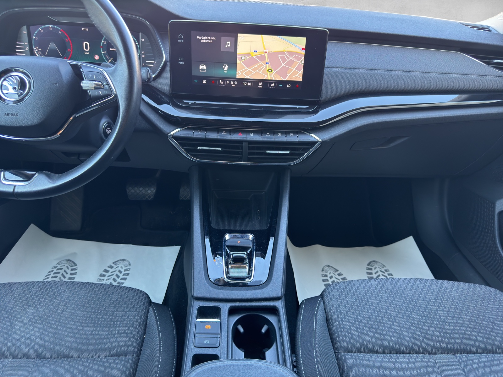 SKODA Octavia Combi 2.0 TDI DSG Style-image-12