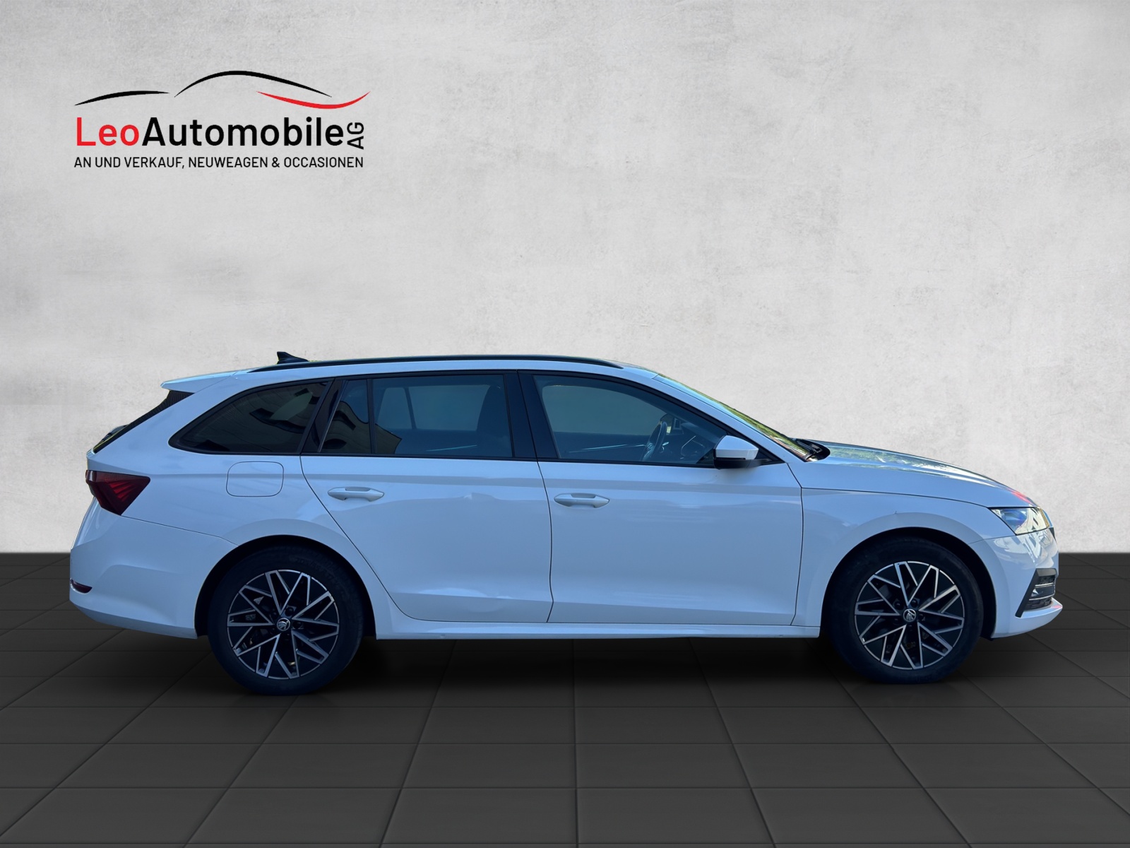 SKODA Octavia Combi 2.0 TDI DSG Style-image-5