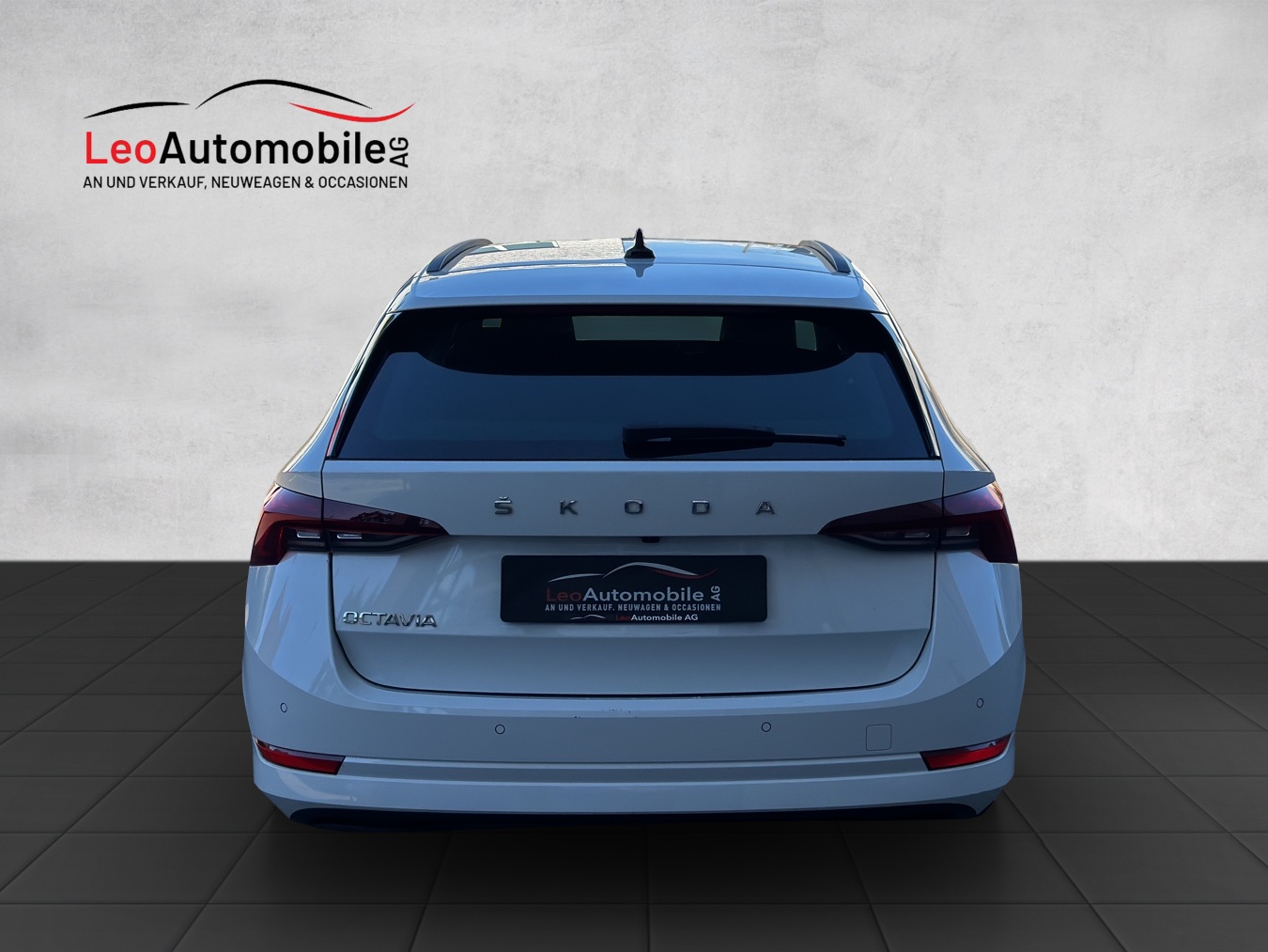 SKODA Octavia Combi 2.0 TDI DSG Style-showroom-element-3