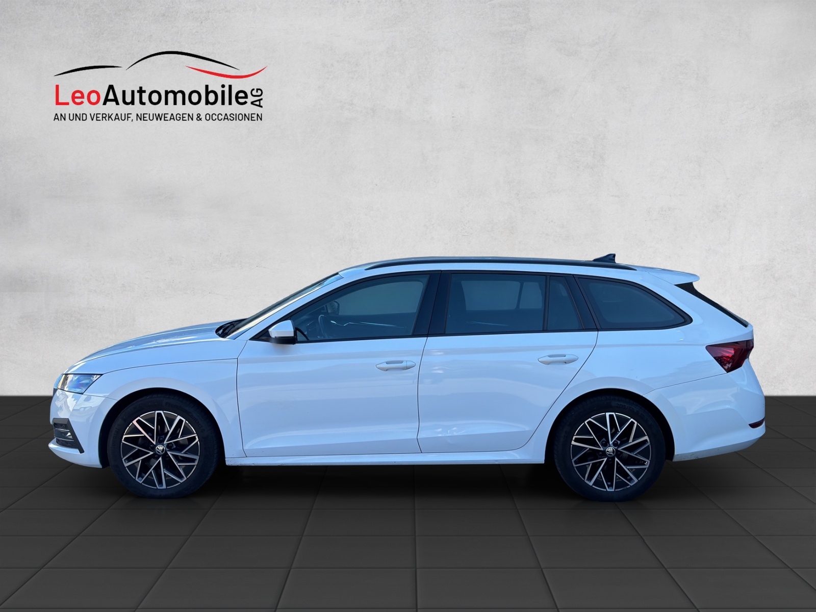 SKODA Octavia Combi 2.0 TDI DSG Style-showroom-element-2
