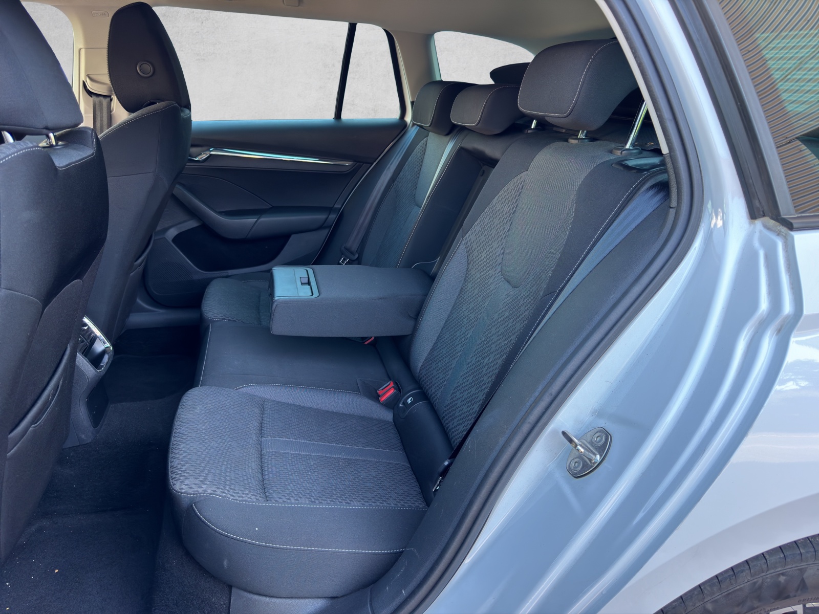 SKODA Octavia Combi 2.0 TDI DSG Style-image-10
