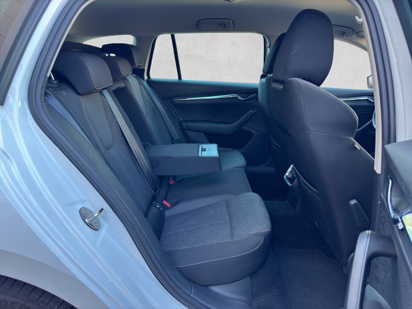 SKODA Octavia Combi 2.0 TDI DSG Style-image-15