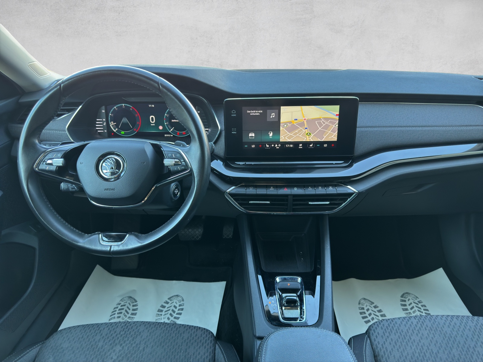 SKODA Octavia Combi 2.0 TDI DSG Style-image-11