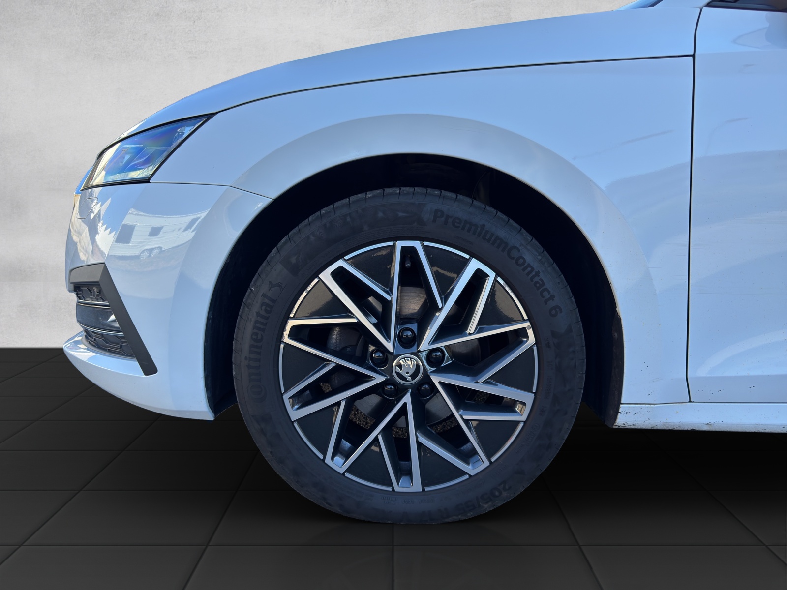 SKODA Octavia Combi 2.0 TDI DSG Style-image-16