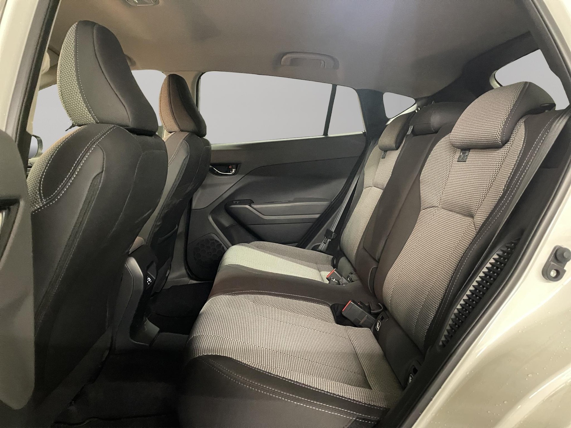 SUBARU Crosstrek 2.0i e-Boxer Swiss Plus-image-8