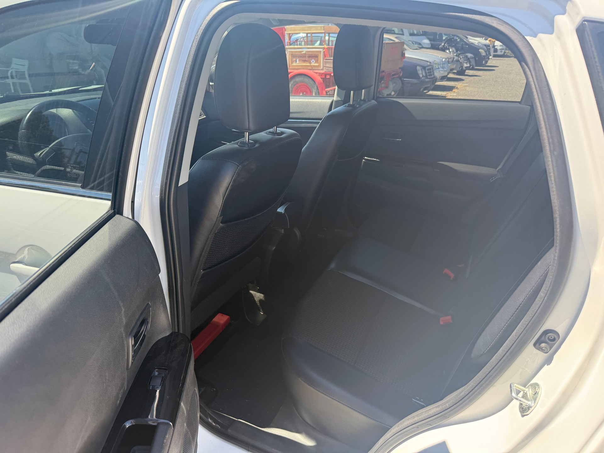 CITROEN C4 Aircross 1.6 HDi Attraction 4WD-image-8