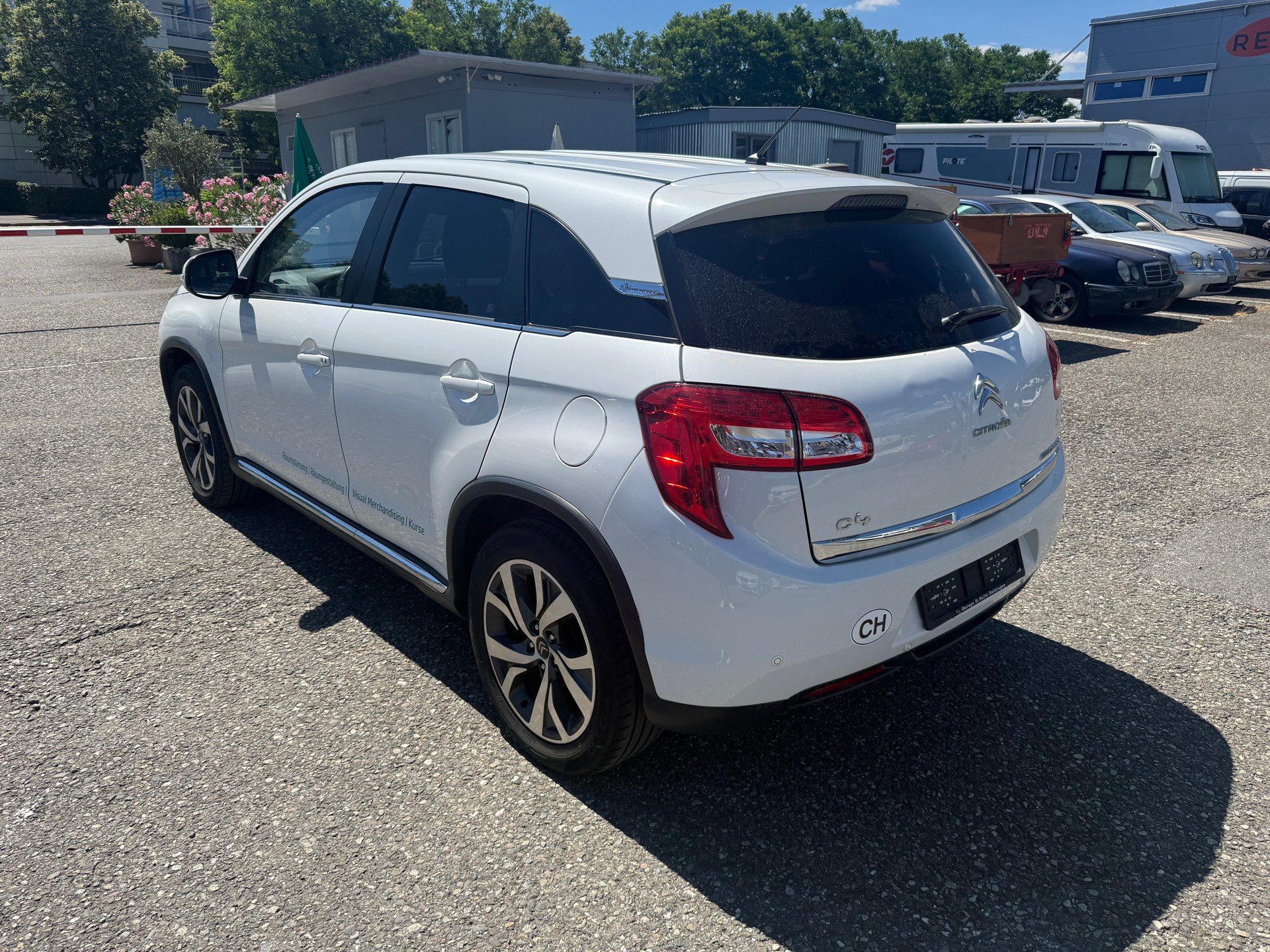 CITROEN C4 Aircross 1.6 HDi Attraction 4WD-image-3