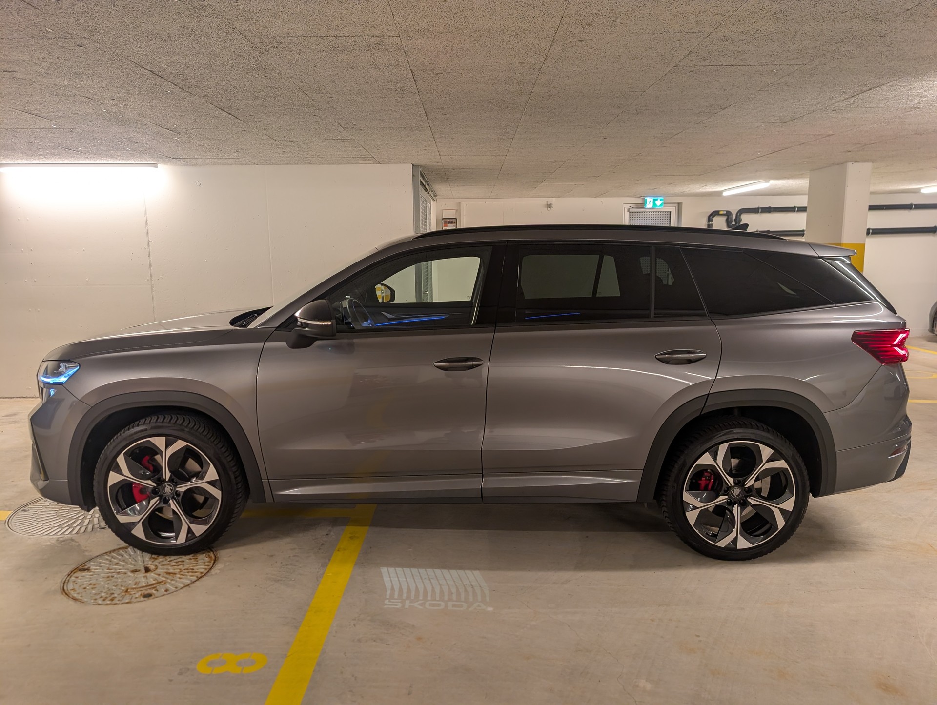 SKODA Kodiaq RS 2.0 TSI 4x4 *7-SITZER*-image-2