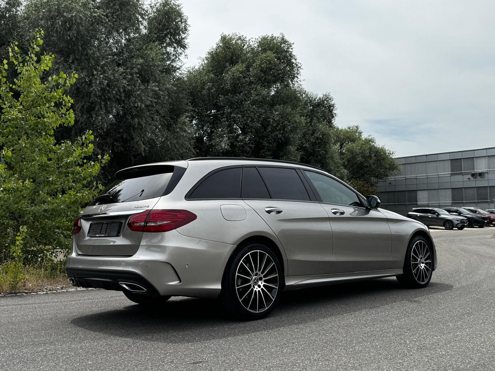 MERCEDES-BENZ C 220 d AMG Line 4matic-image-3