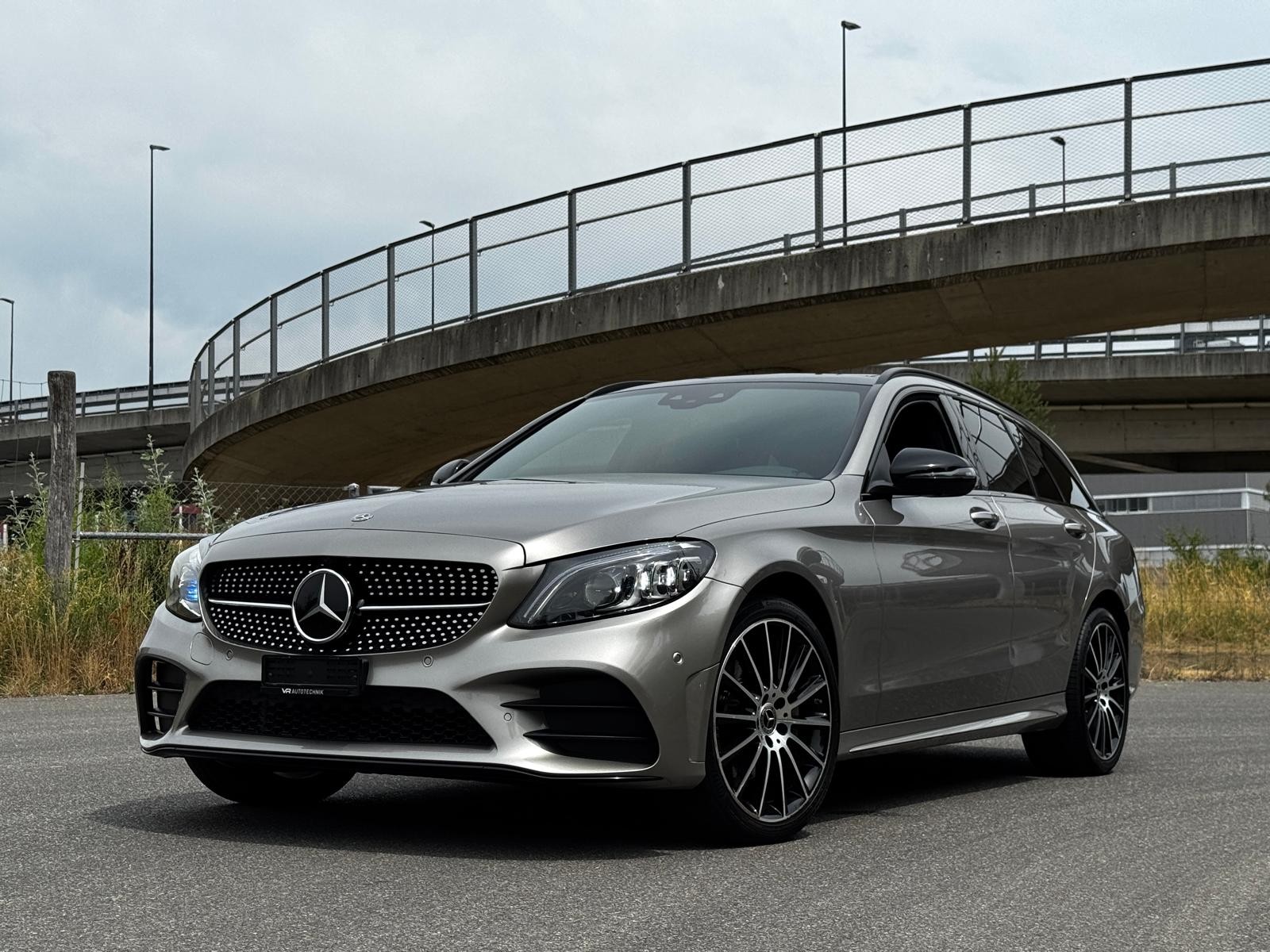 MERCEDES-BENZ C 220 d AMG Line 4matic-image-0