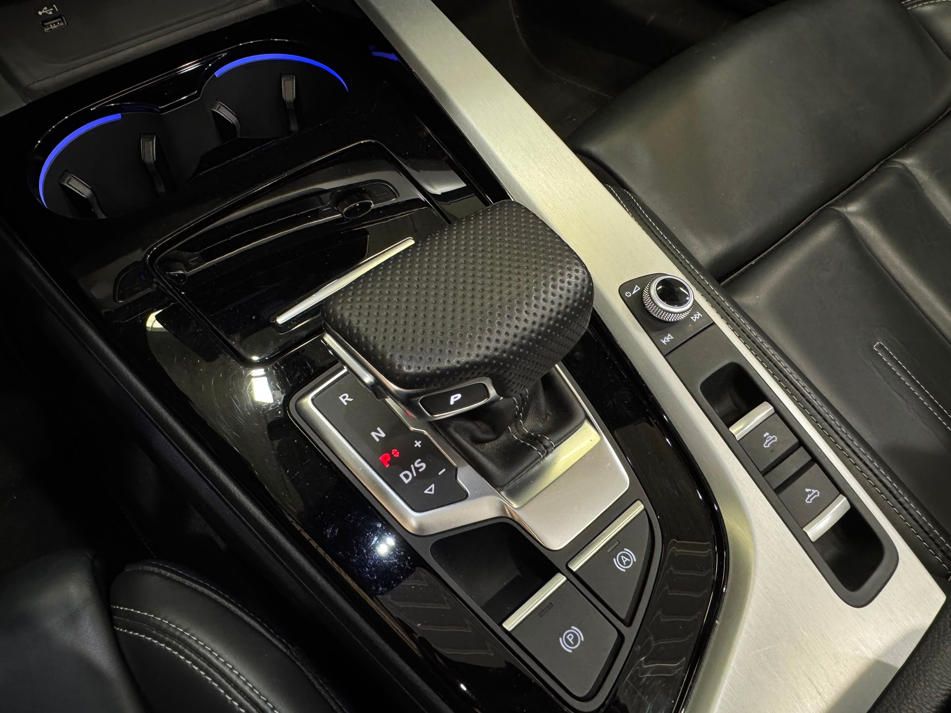 AUDI A5 Cabriolet 40 TDI S-Line S-tronic-image-15