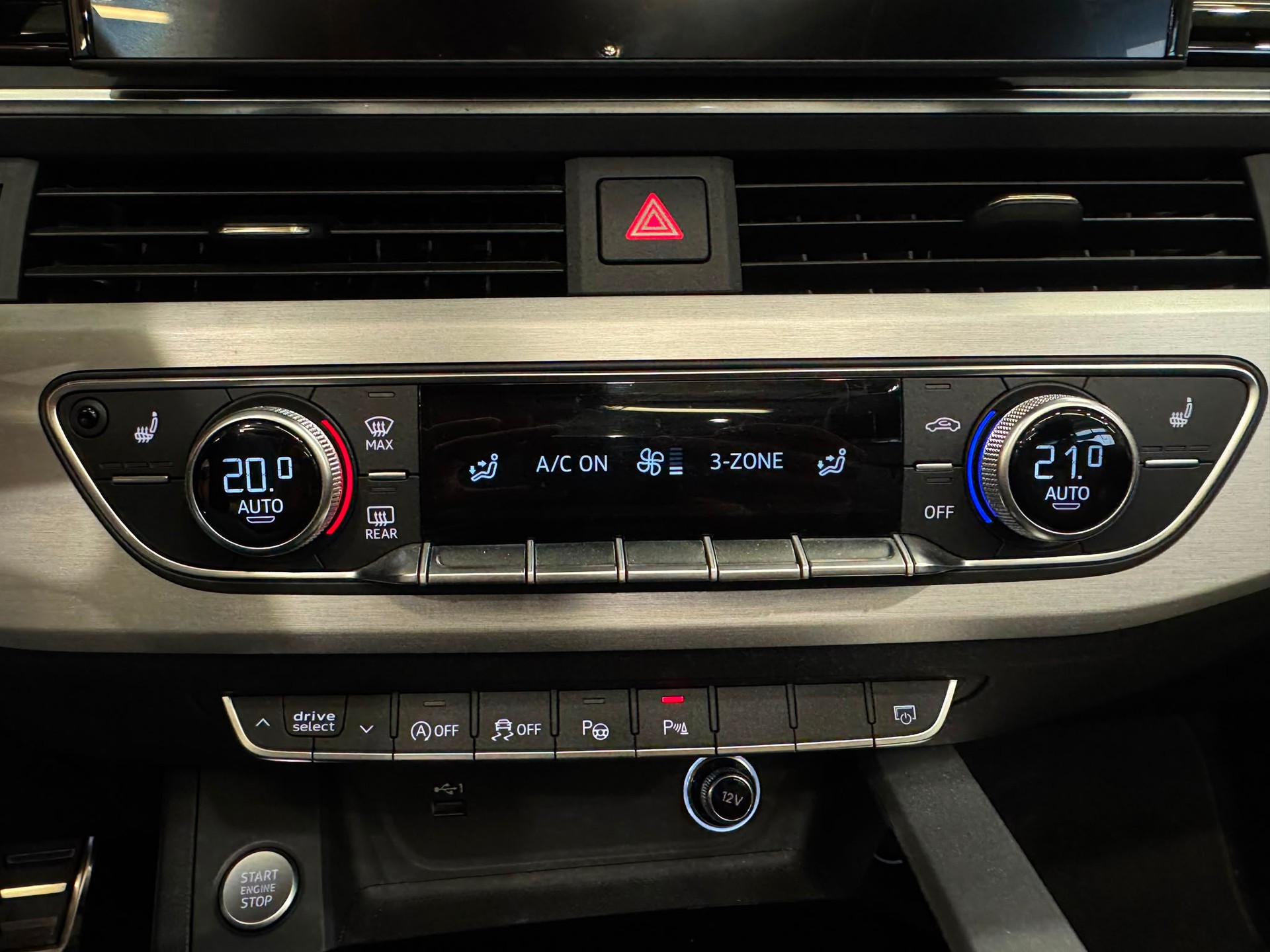 AUDI A5 Cabriolet 40 TDI S-Line S-tronic-image-25
