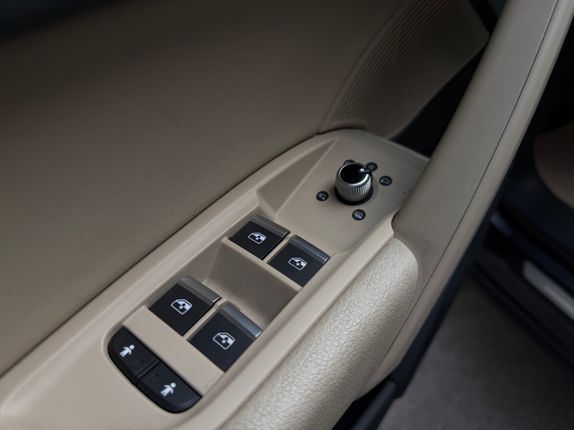 AUDI Q5 55 TFSI e sport quattro-image-23