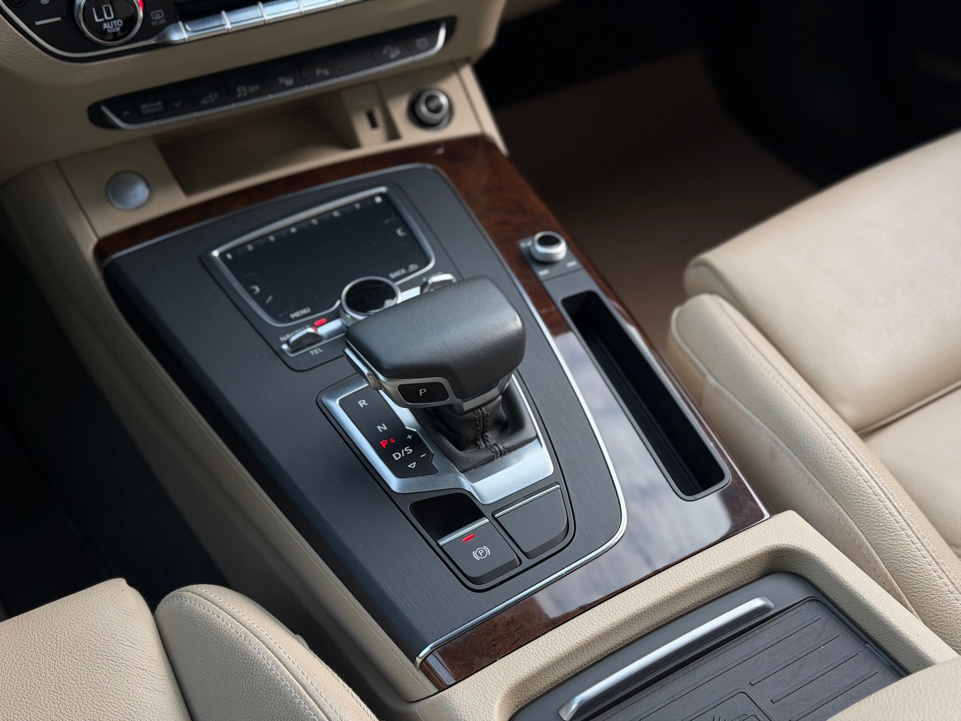 AUDI Q5 55 TFSI e sport quattro-image-15
