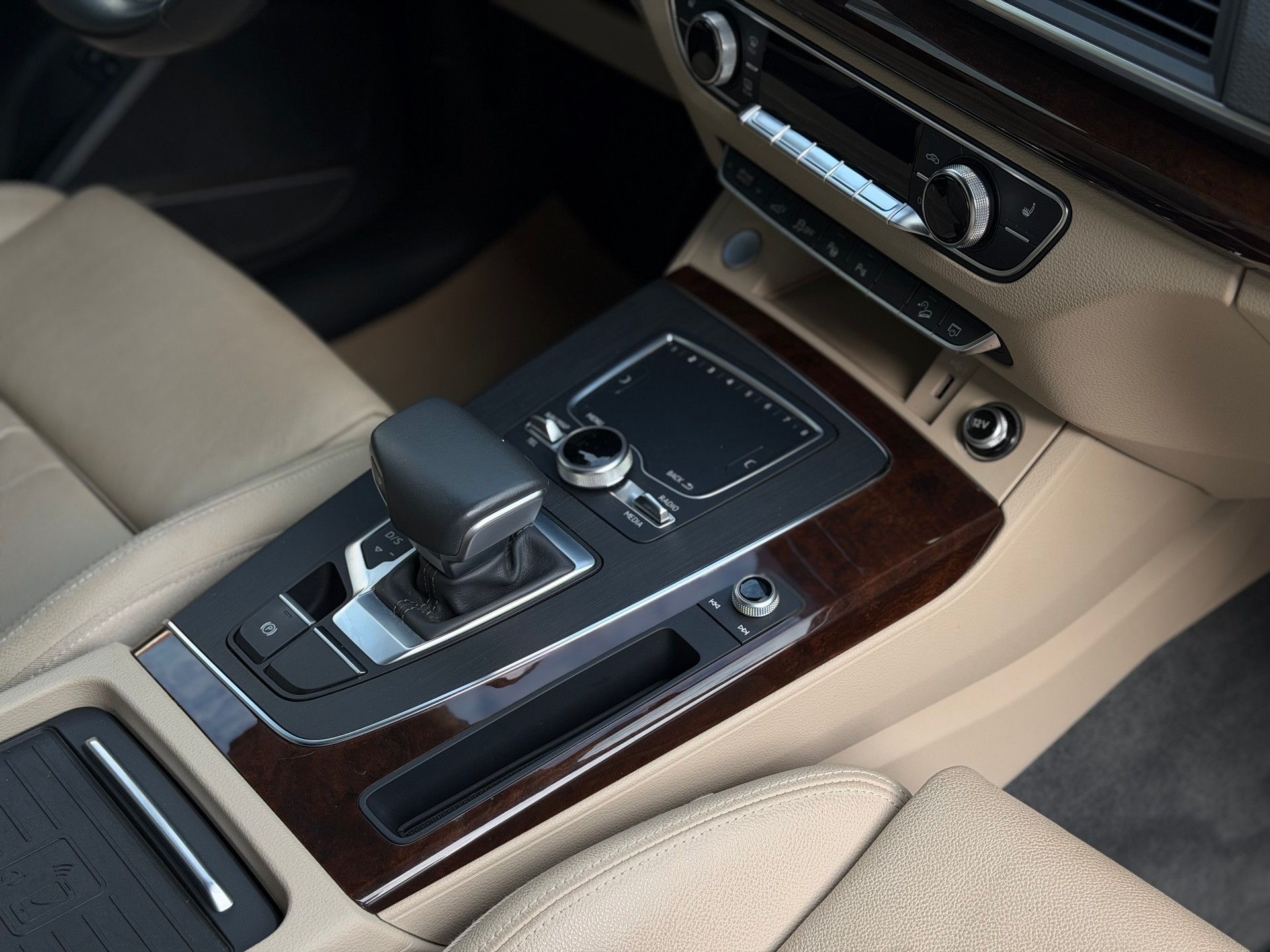 AUDI Q5 55 TFSI e sport quattro-image-14