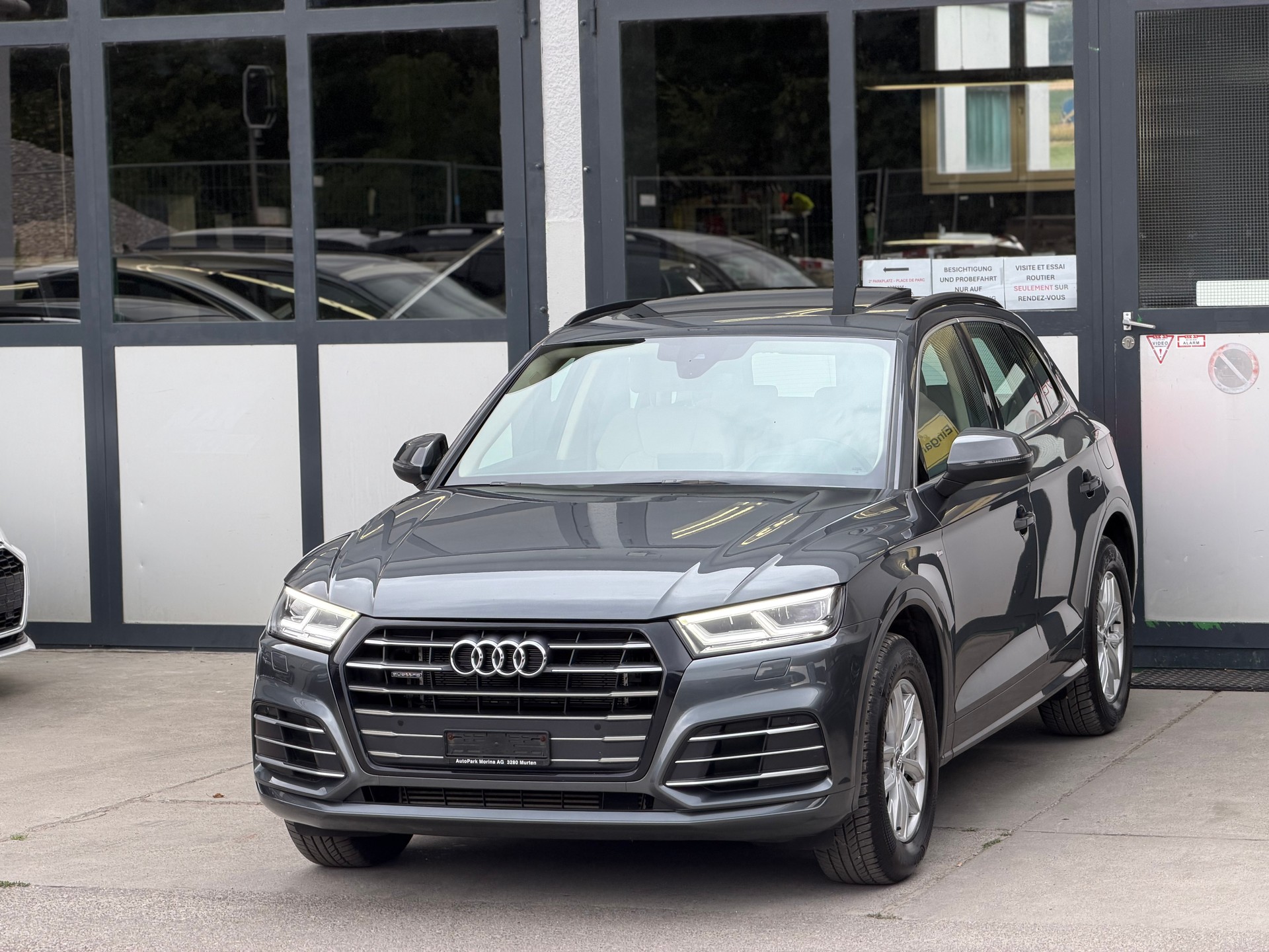 AUDI Q5 55 TFSI e sport quattro-showroom-element-1