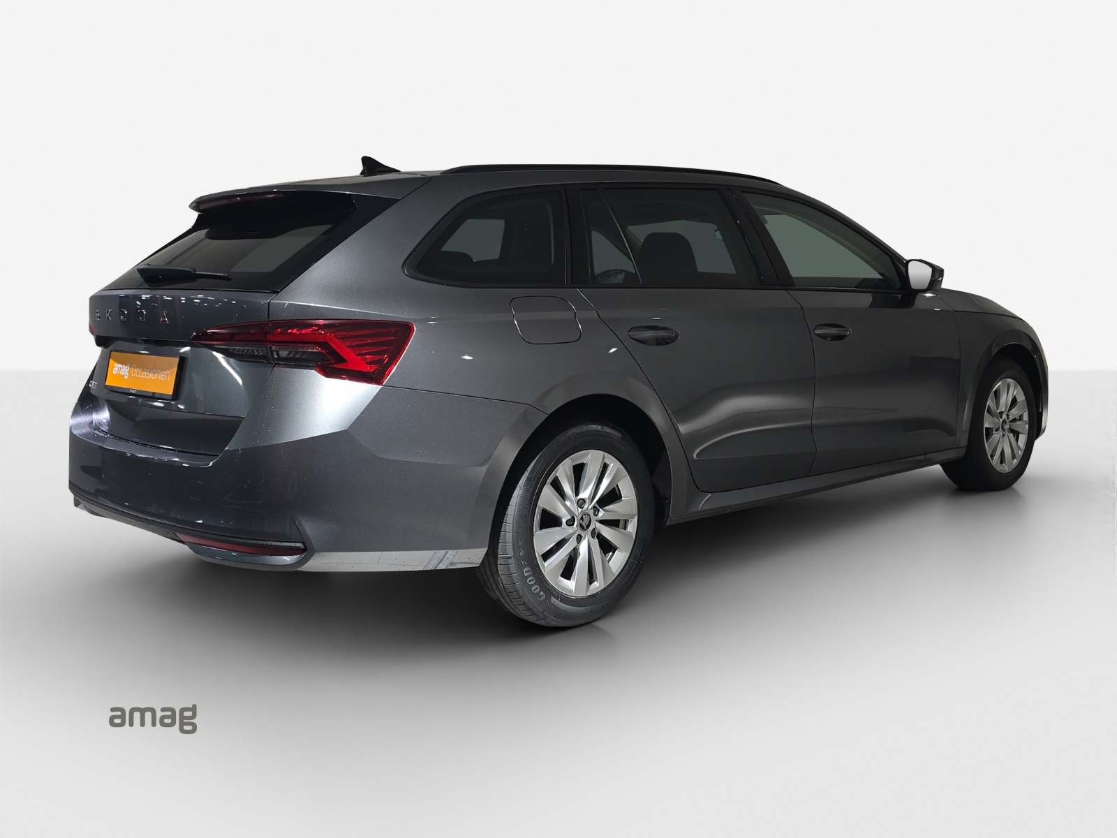 SKODA Octavia Combi 1.5 TSI mHEV DSG Dynamic-image-4