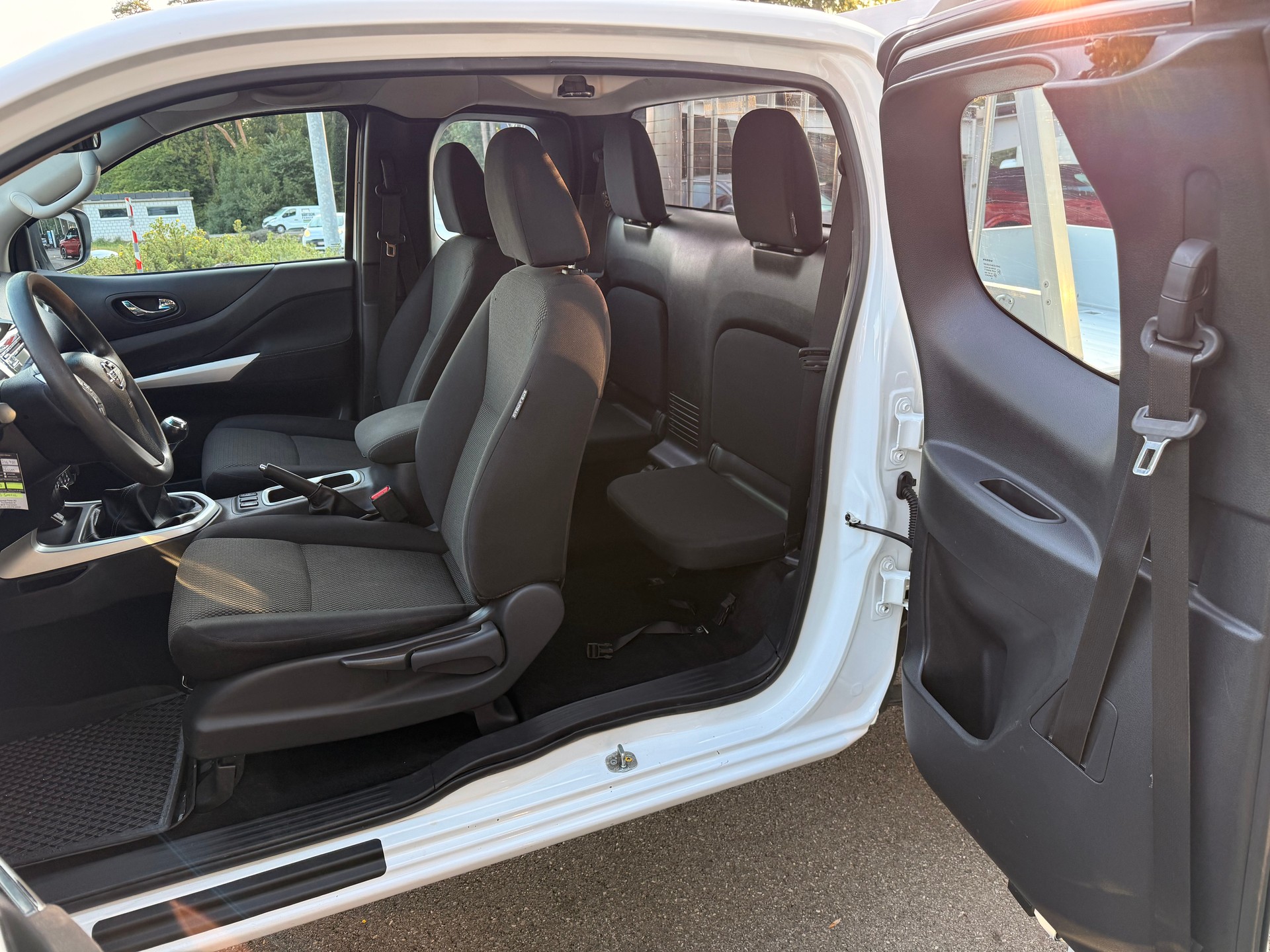 NISSAN Navara KC Acenta 4WD neue Alubrücke-image-7