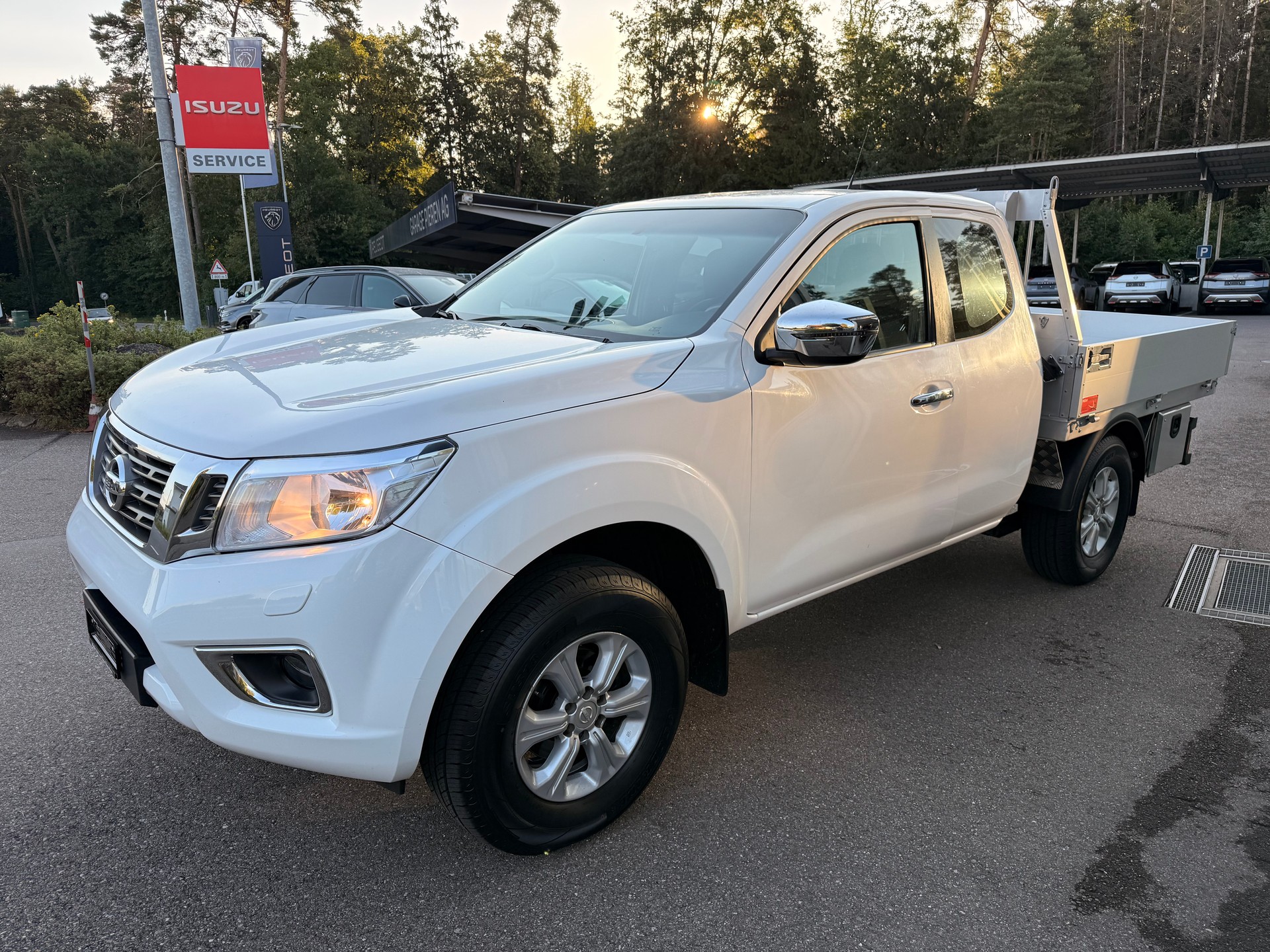 NISSAN Navara KC Acenta 4WD neue Alubrücke-image-1