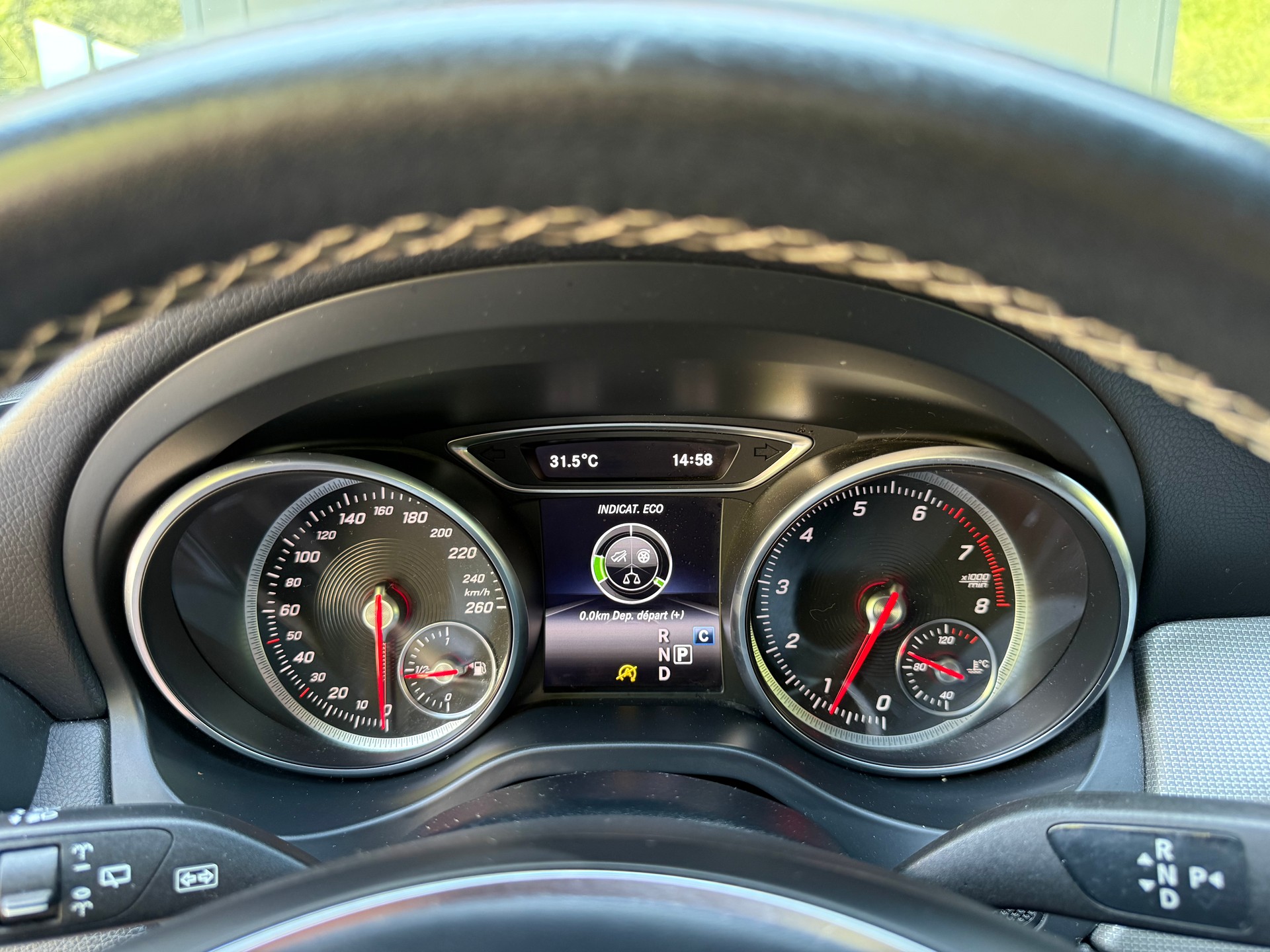 MERCEDES-BENZ GLA 200 Night Star 7G-DCT-image-8