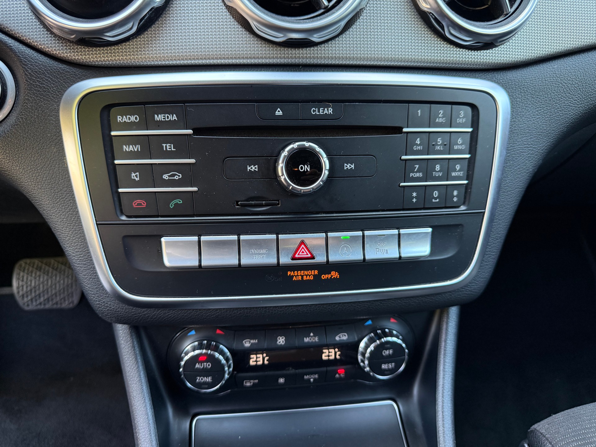 MERCEDES-BENZ GLA 200 Night Star 7G-DCT-image-9