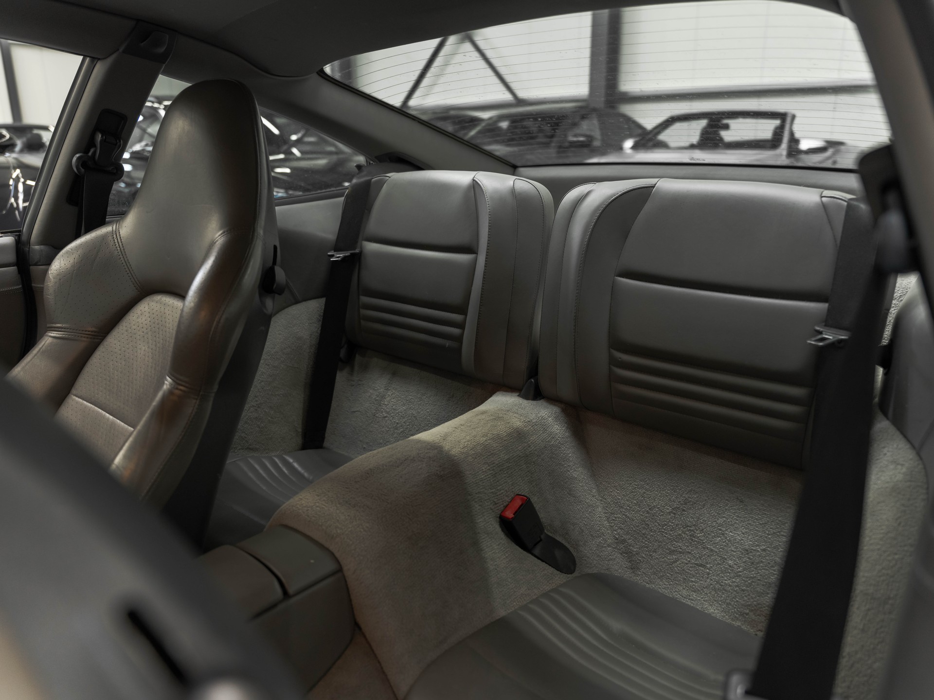 PORSCHE 911 Carrera 4-image-9