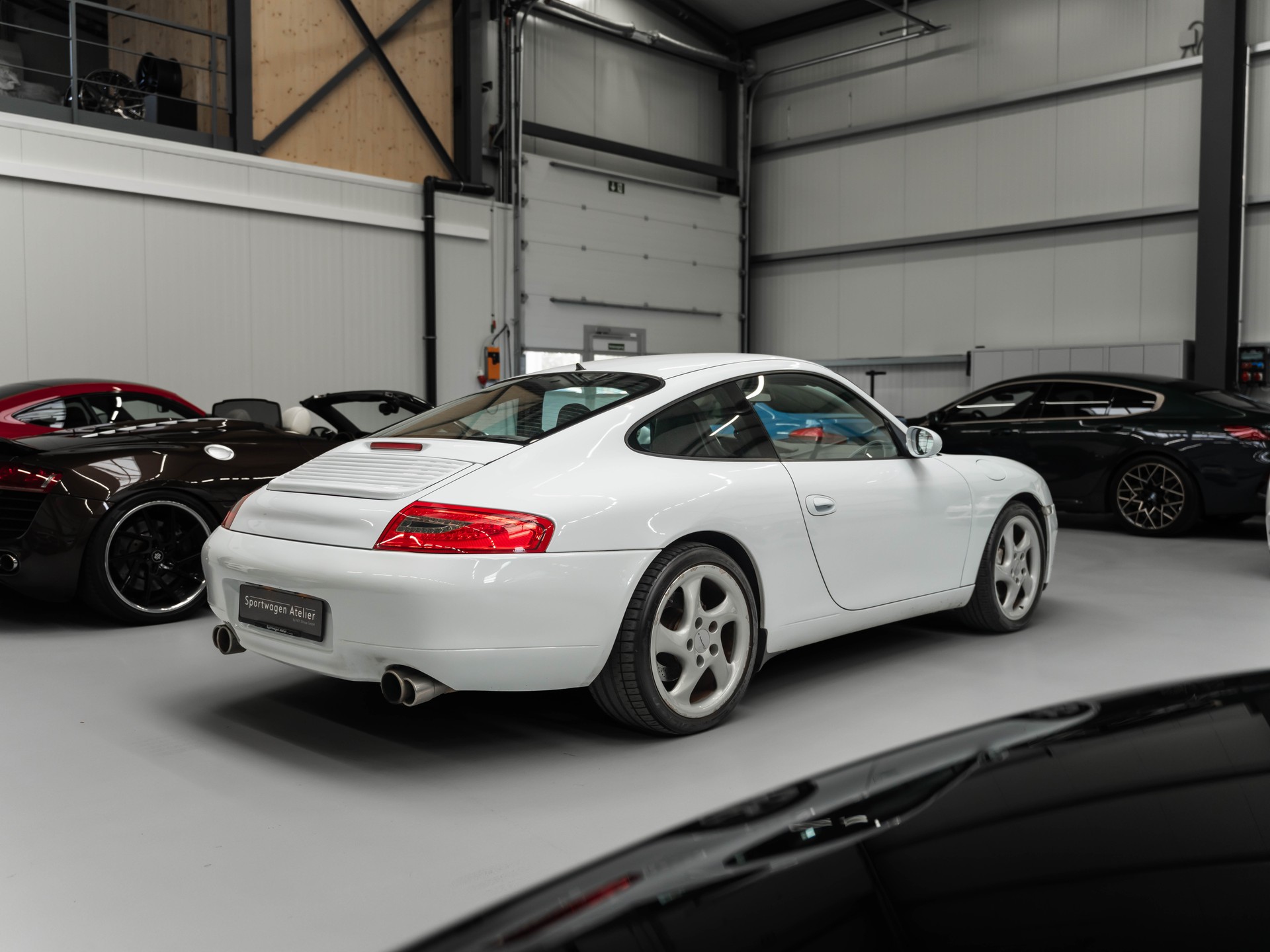 PORSCHE 911 Carrera 4-showroom-element-3