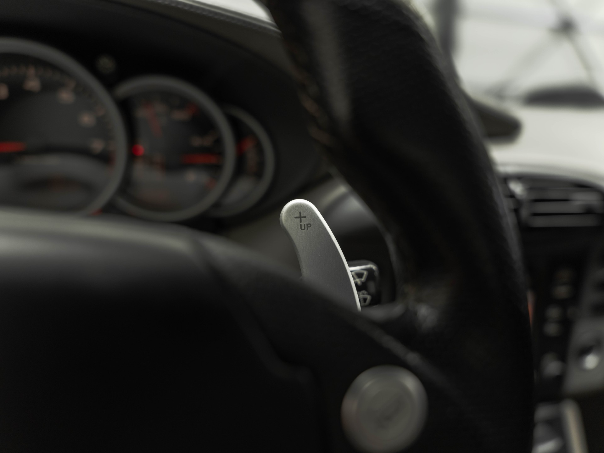 PORSCHE 911 Carrera 4-image-22