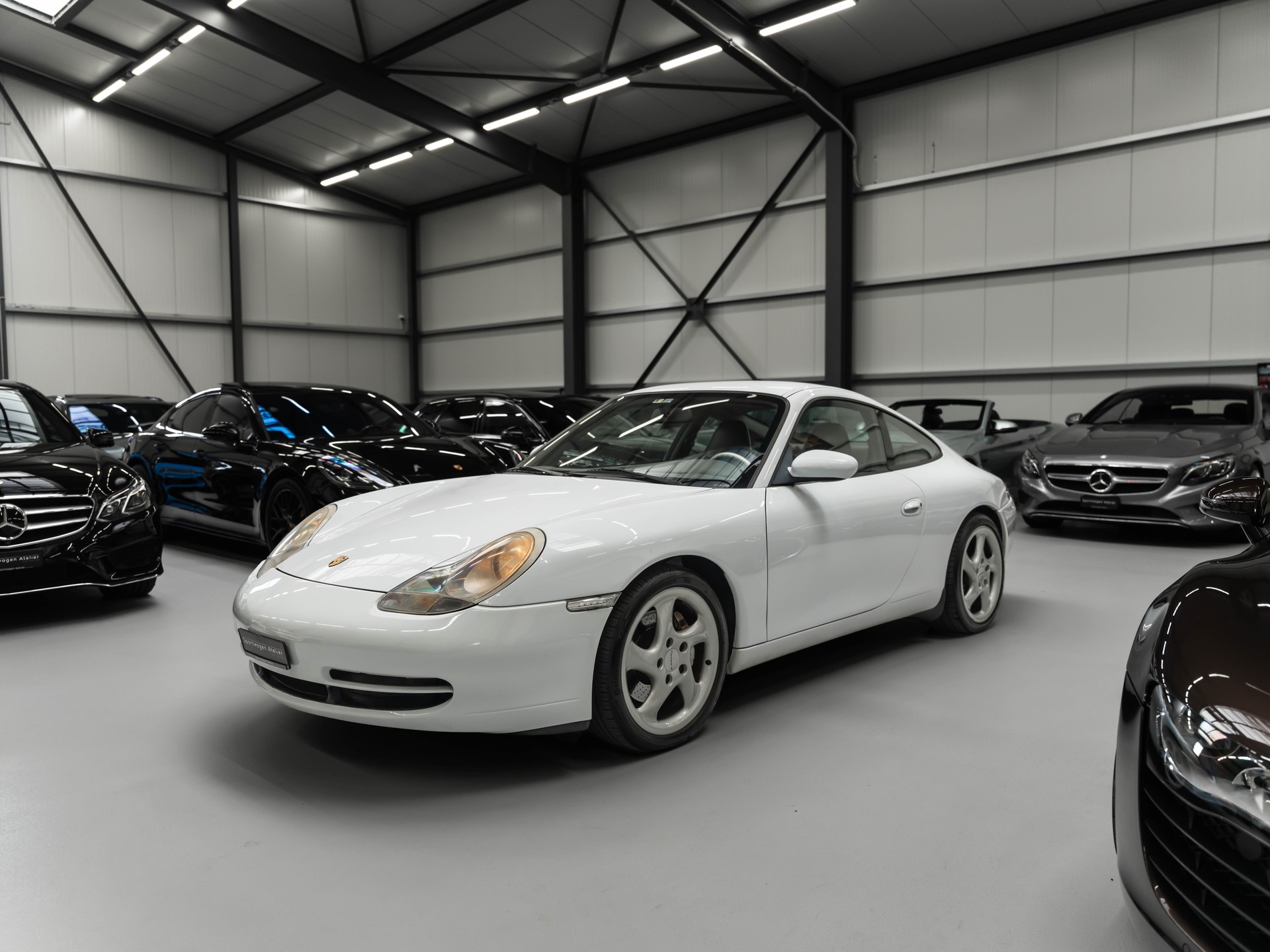 PORSCHE 911 Carrera 4