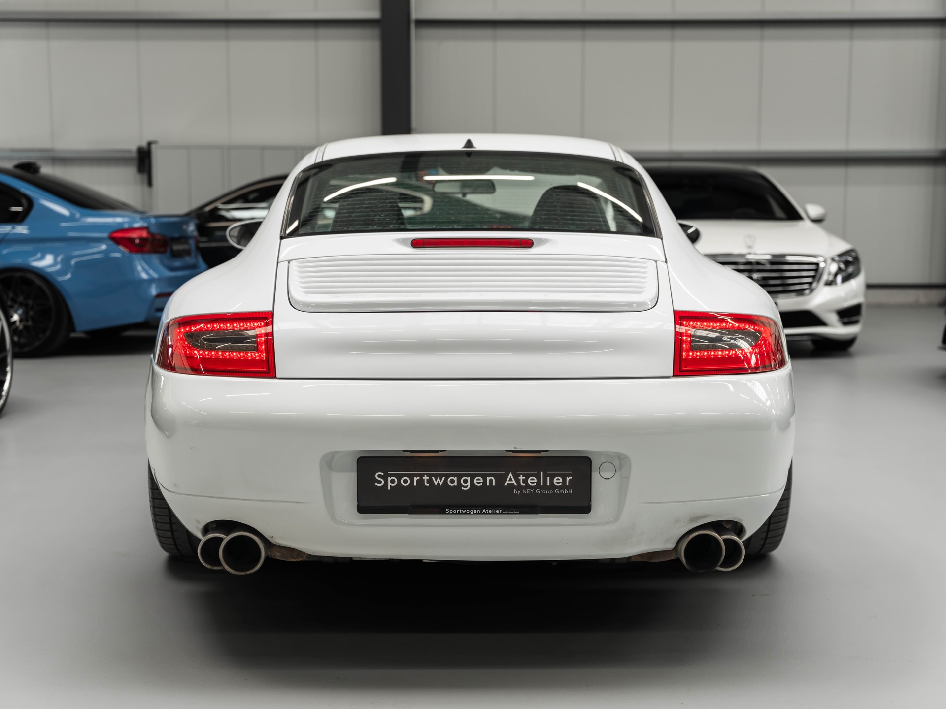 PORSCHE 911 Carrera 4-showroom-element-2