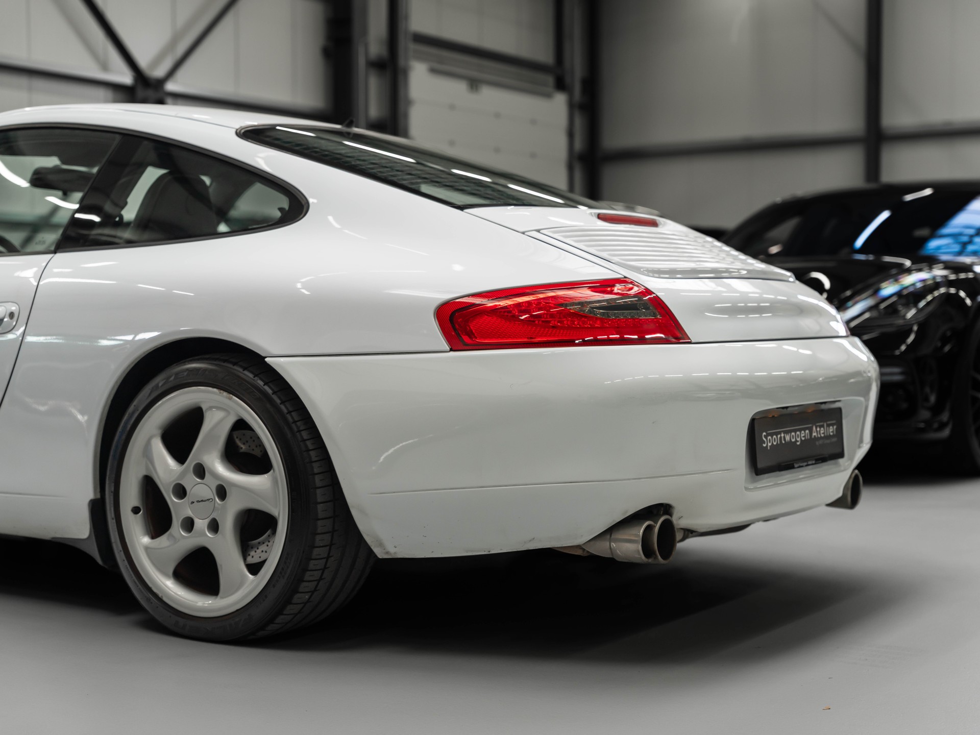 PORSCHE 911 Carrera 4-image-13