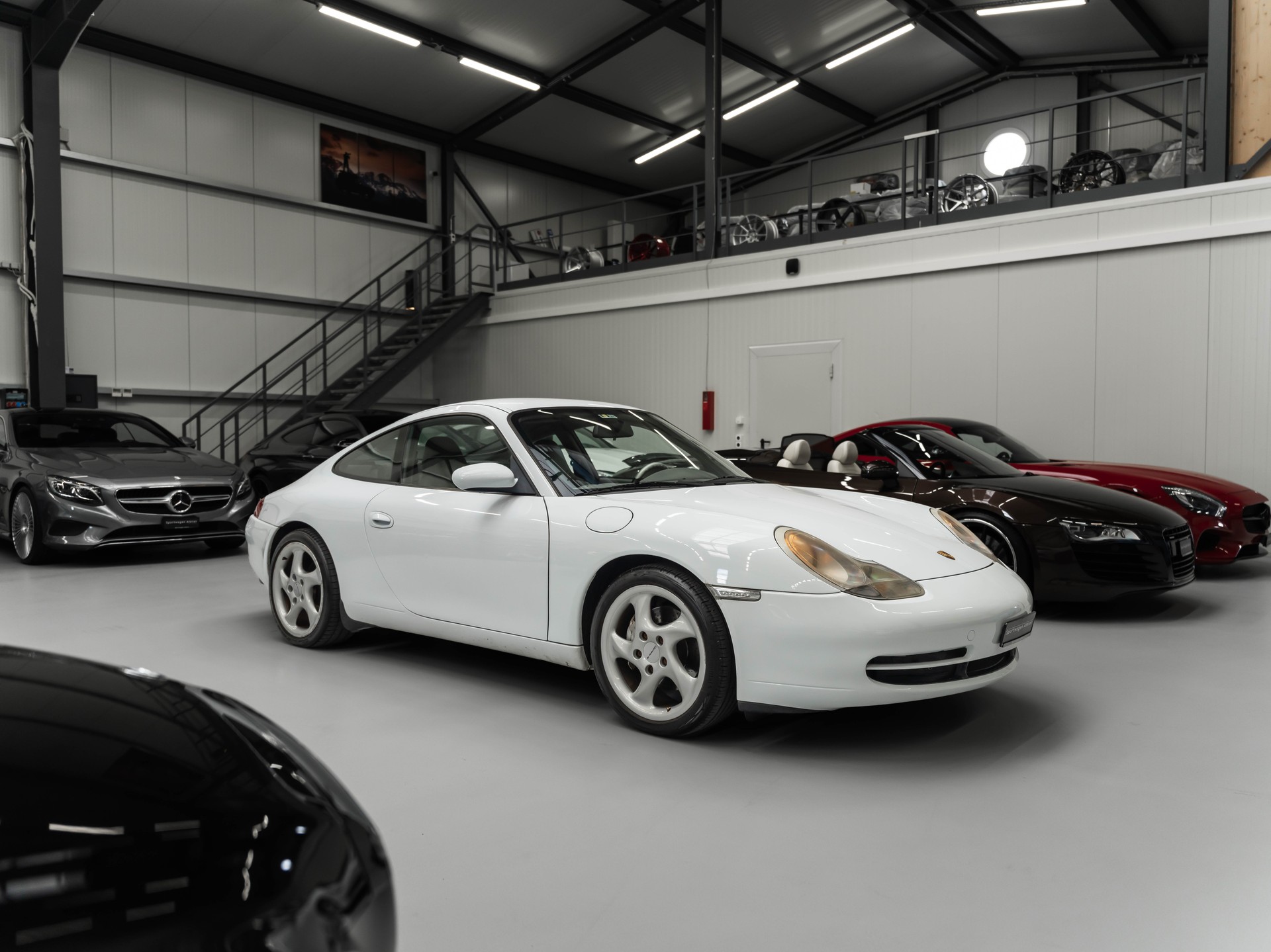 PORSCHE 911 Carrera 4-image-4